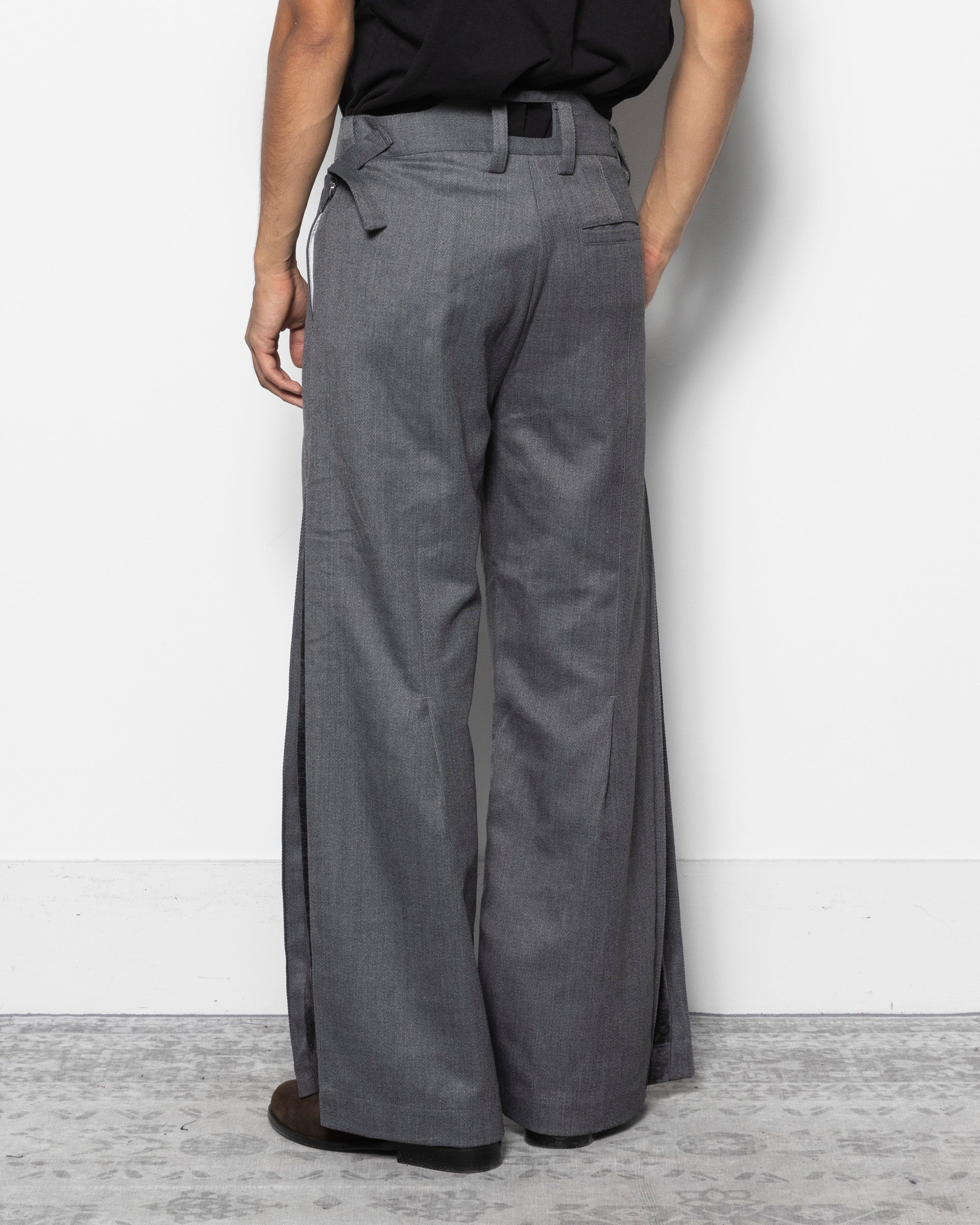Accordion Pleates Tailored Trousers in Grey