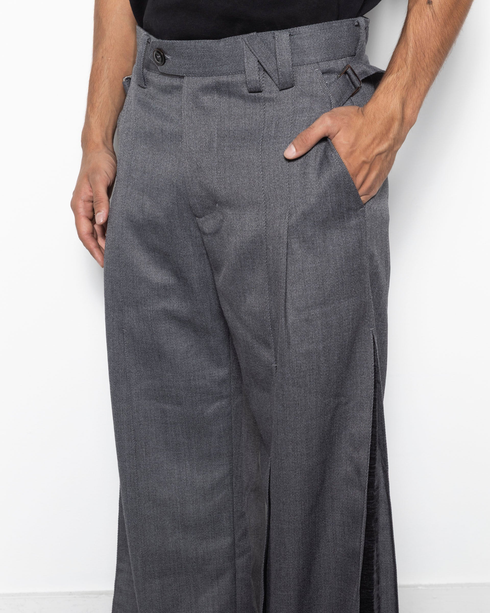 Accordion Pleates Tailored Trousers in Grey