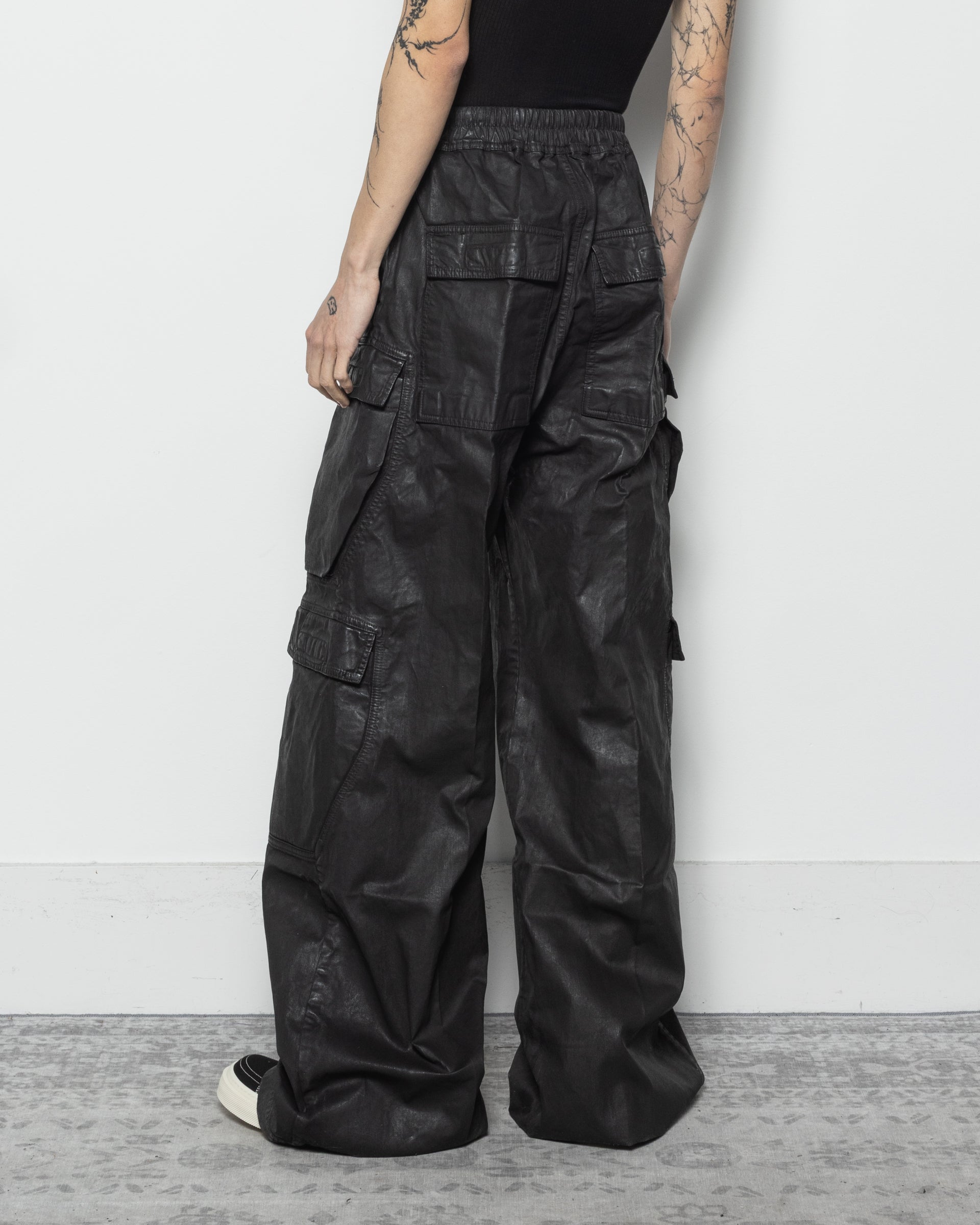 Double Cargo Jumbo Belas in Black