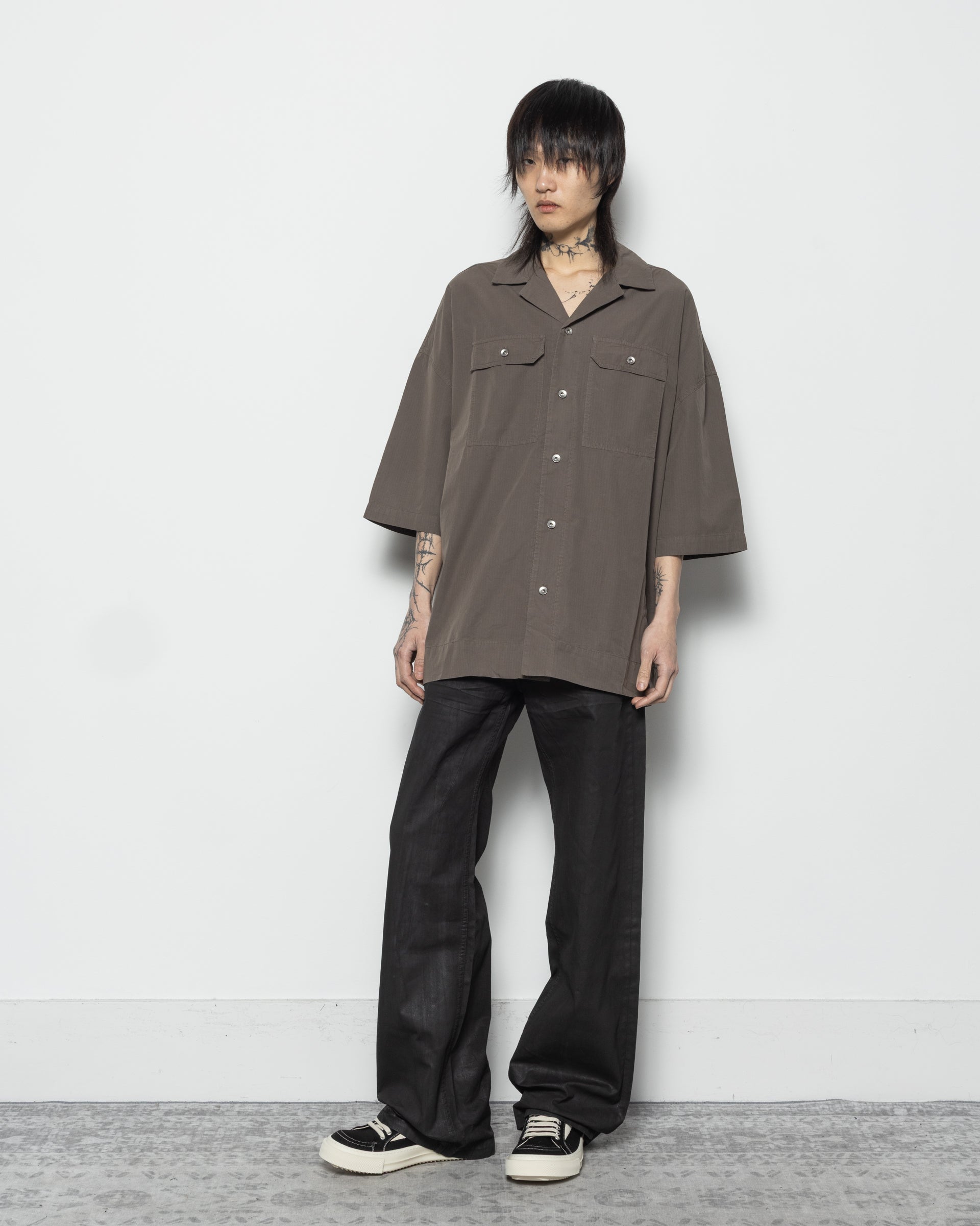 Rick Owens DRKSHDW Magnum Tommy Shirt in Dust | RODEN GRAY