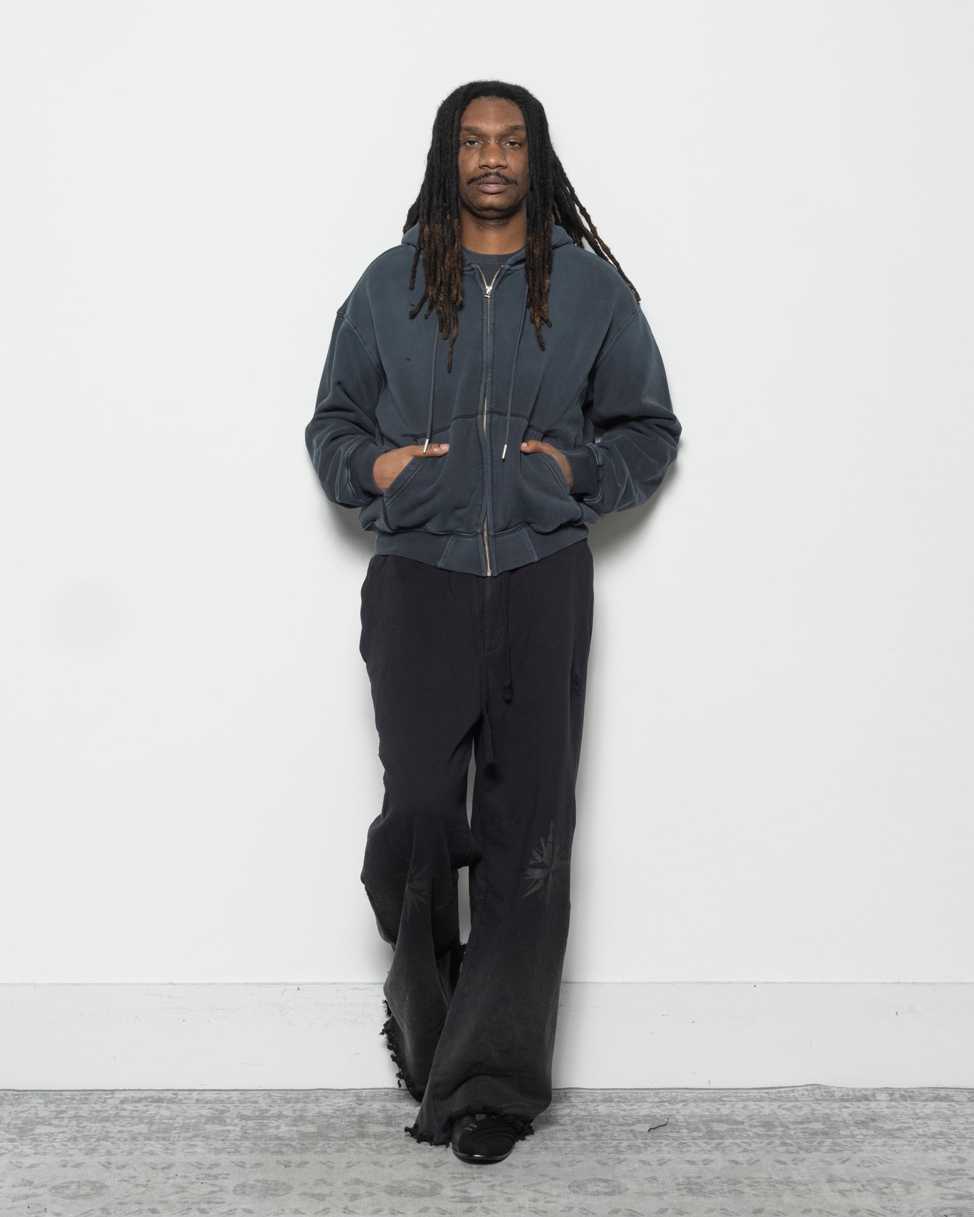 Zip up Hoodie in Vintage Black