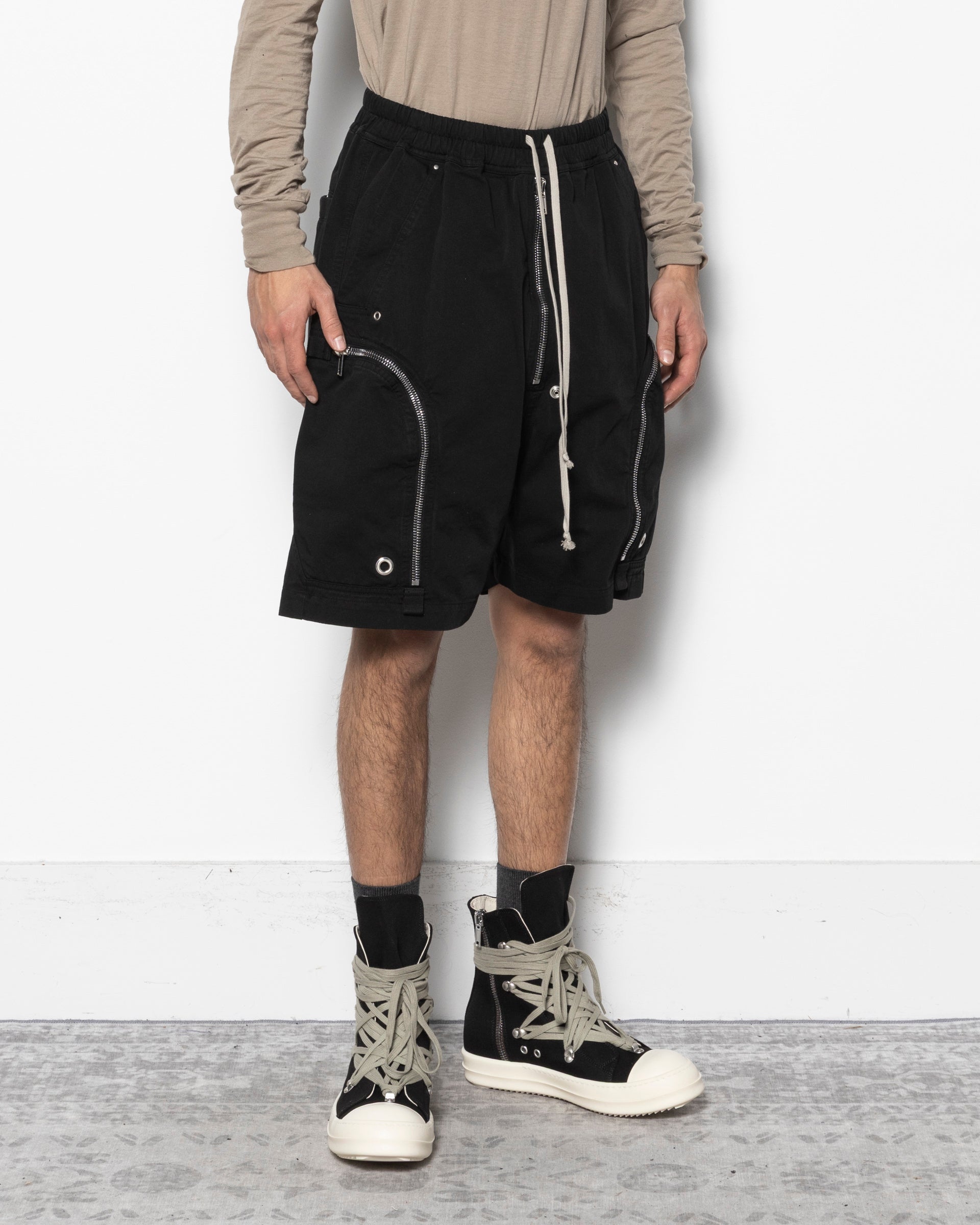 Bauhaus Shorts in Black