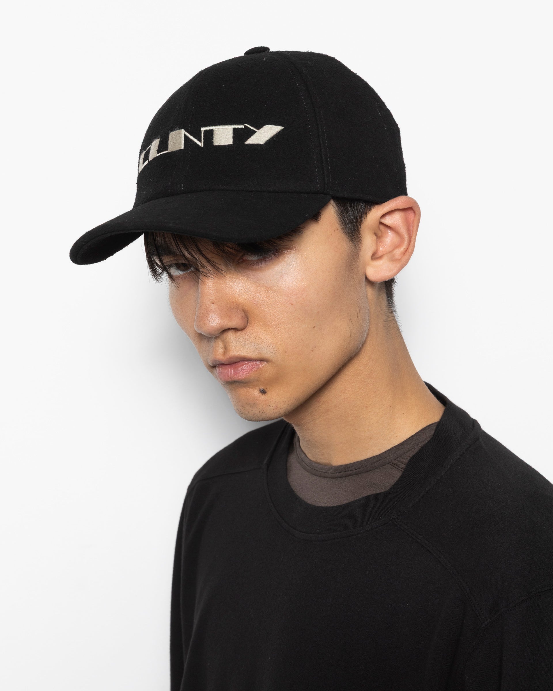Cunty Baseball Cap in Black and Pearl