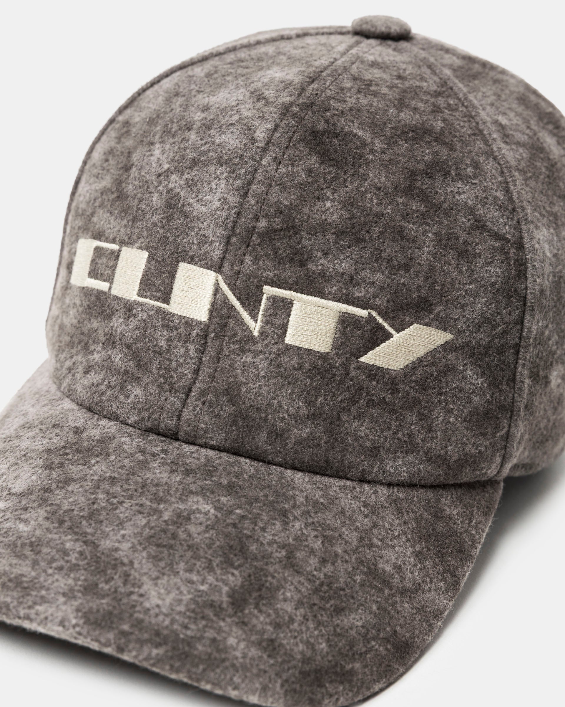 Cunty Baseball Cap in Dark Dust and Pearl
