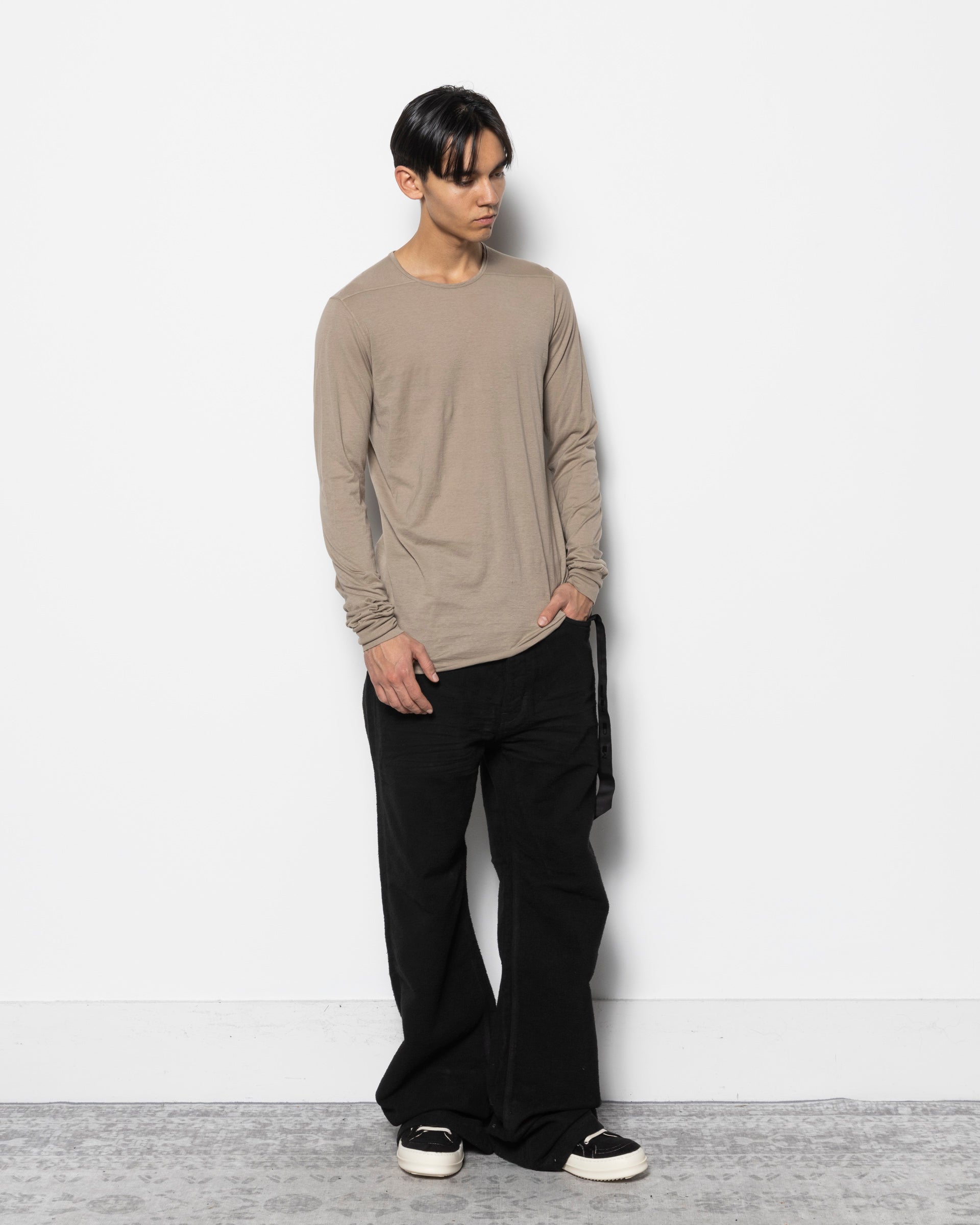 Level Long-Sleeve T-Shirt in Dirty Pearl