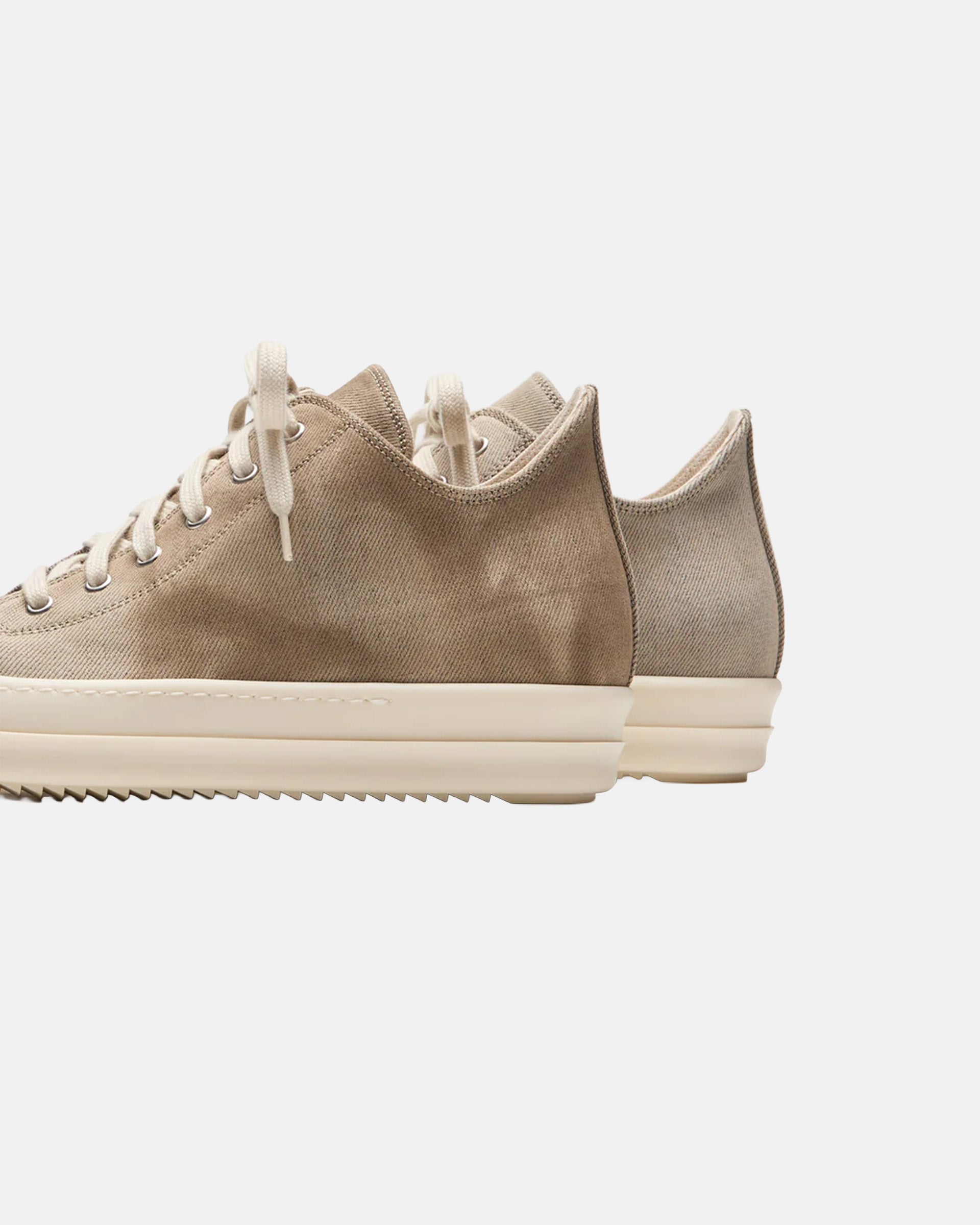 Low Sneakers in Dust and Milk