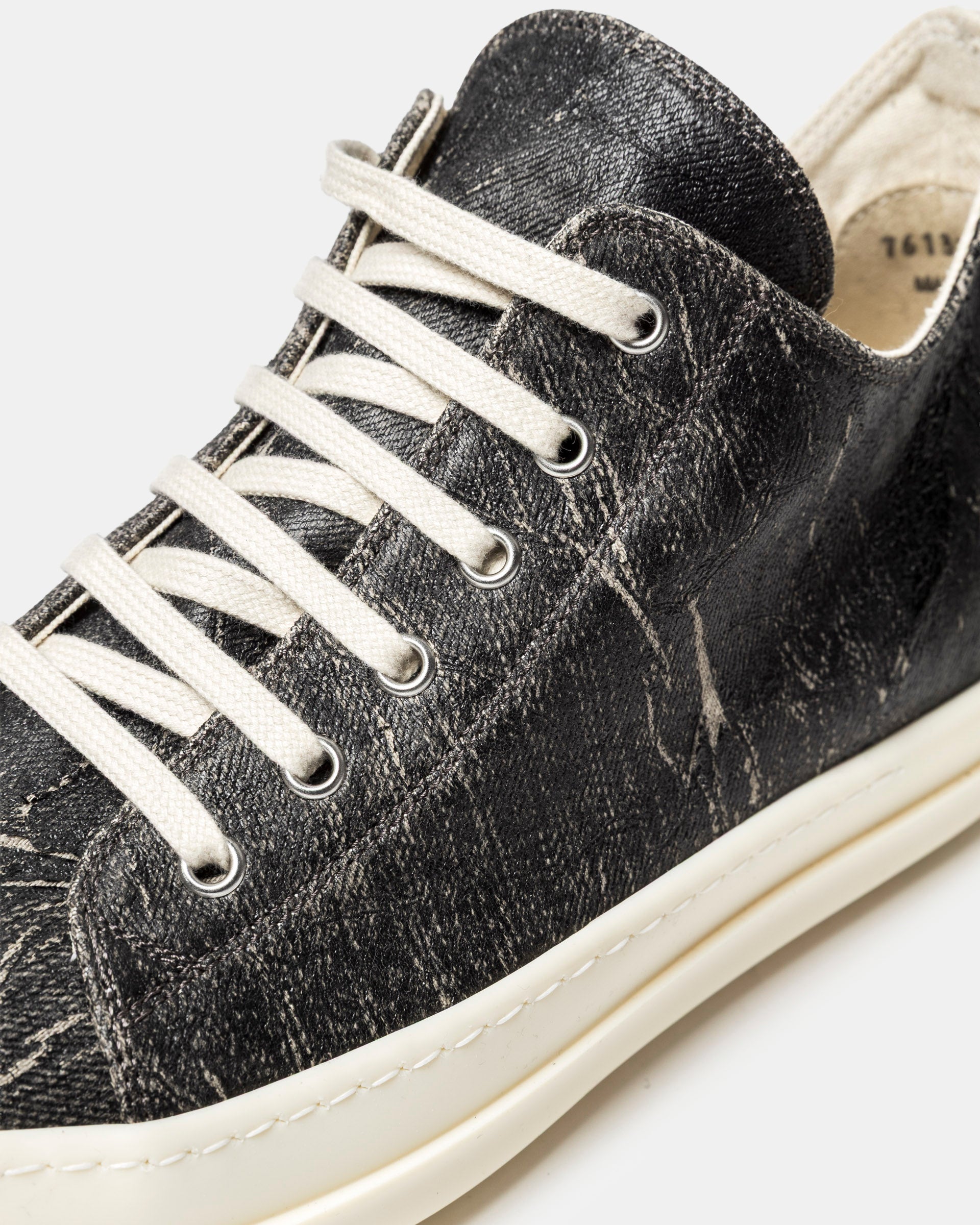 Low Sneakers in Washed Foil and Milk