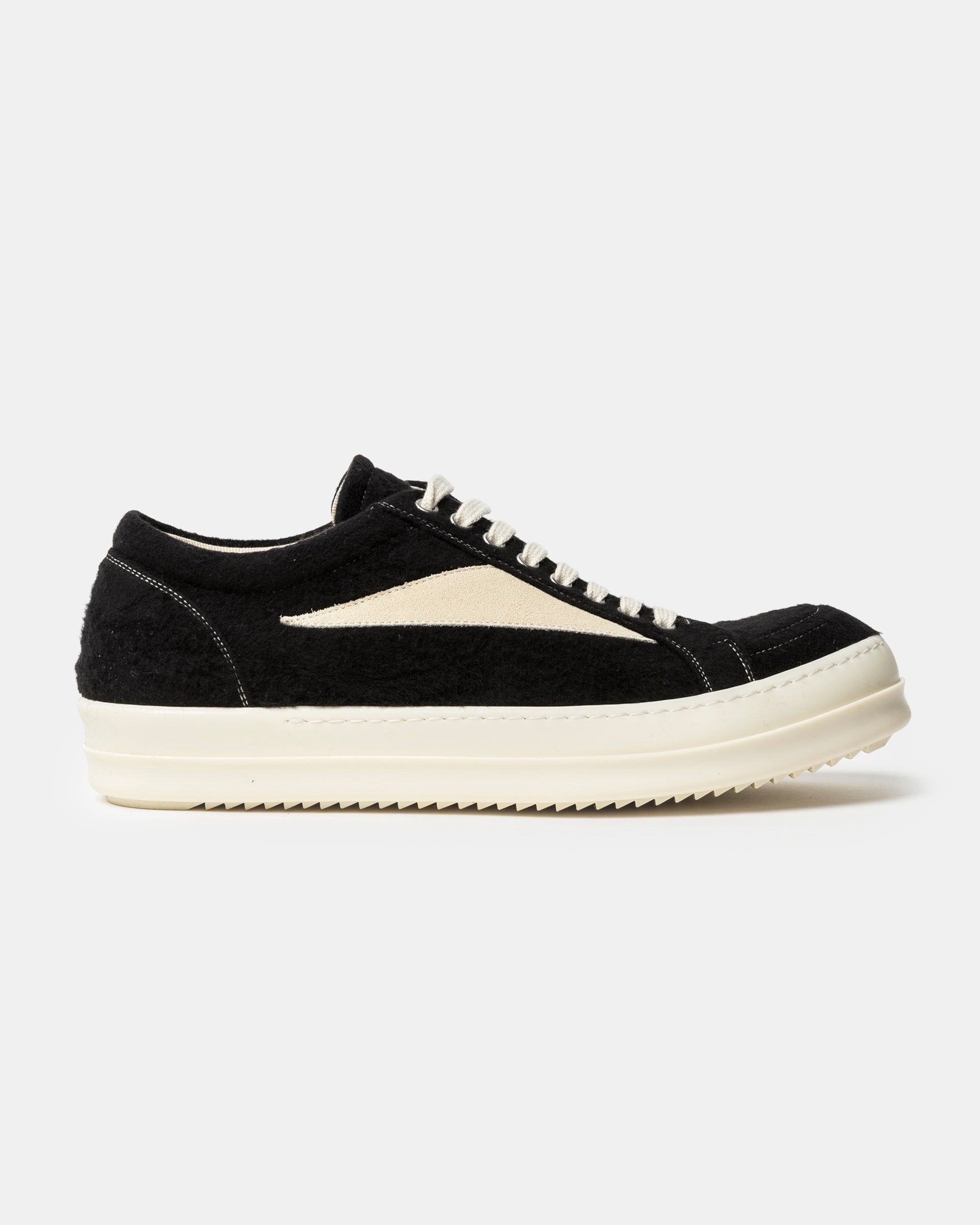 Vintage Low Sneakers in Black and Milk