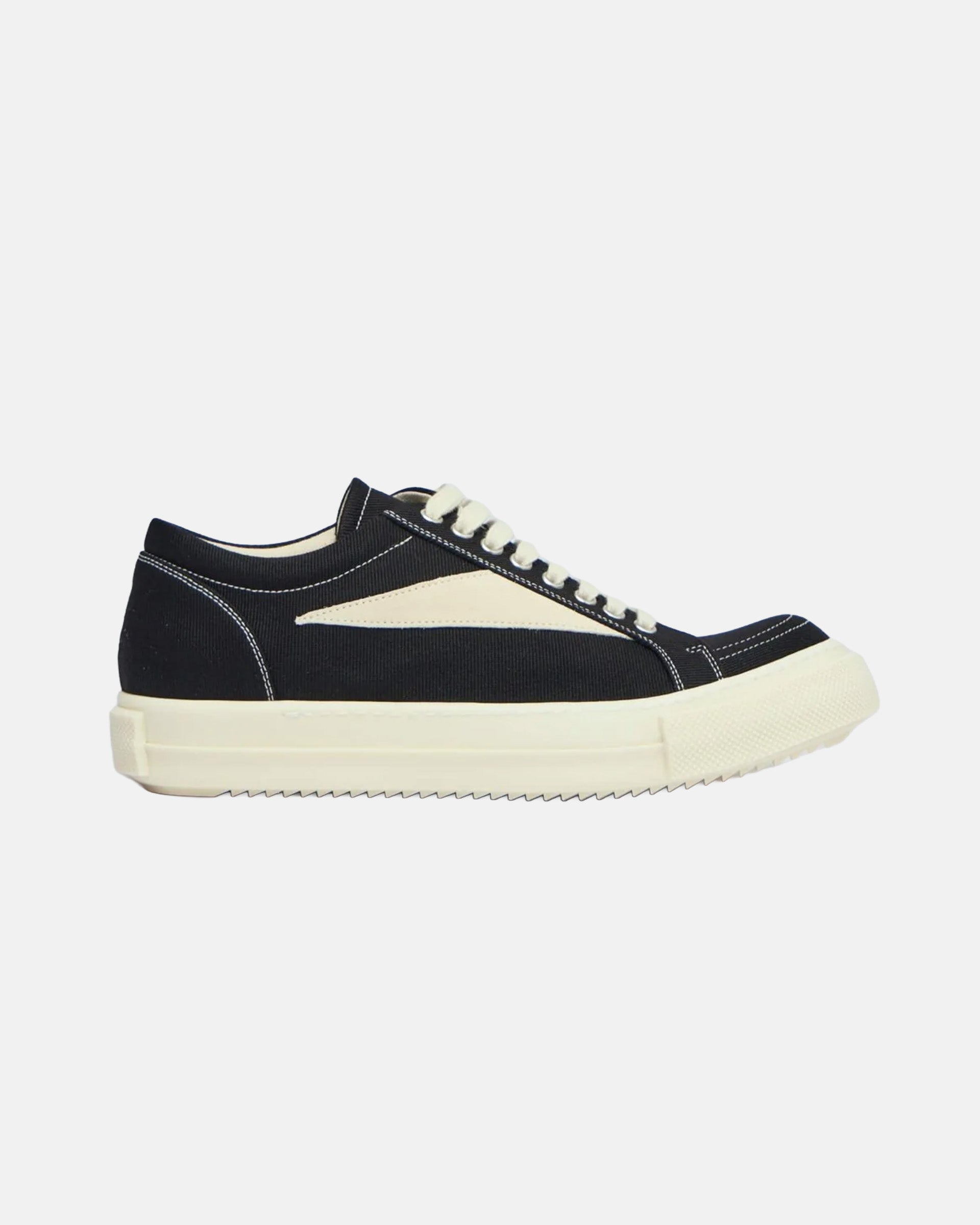 Vintage Sneakers in Black and Milk