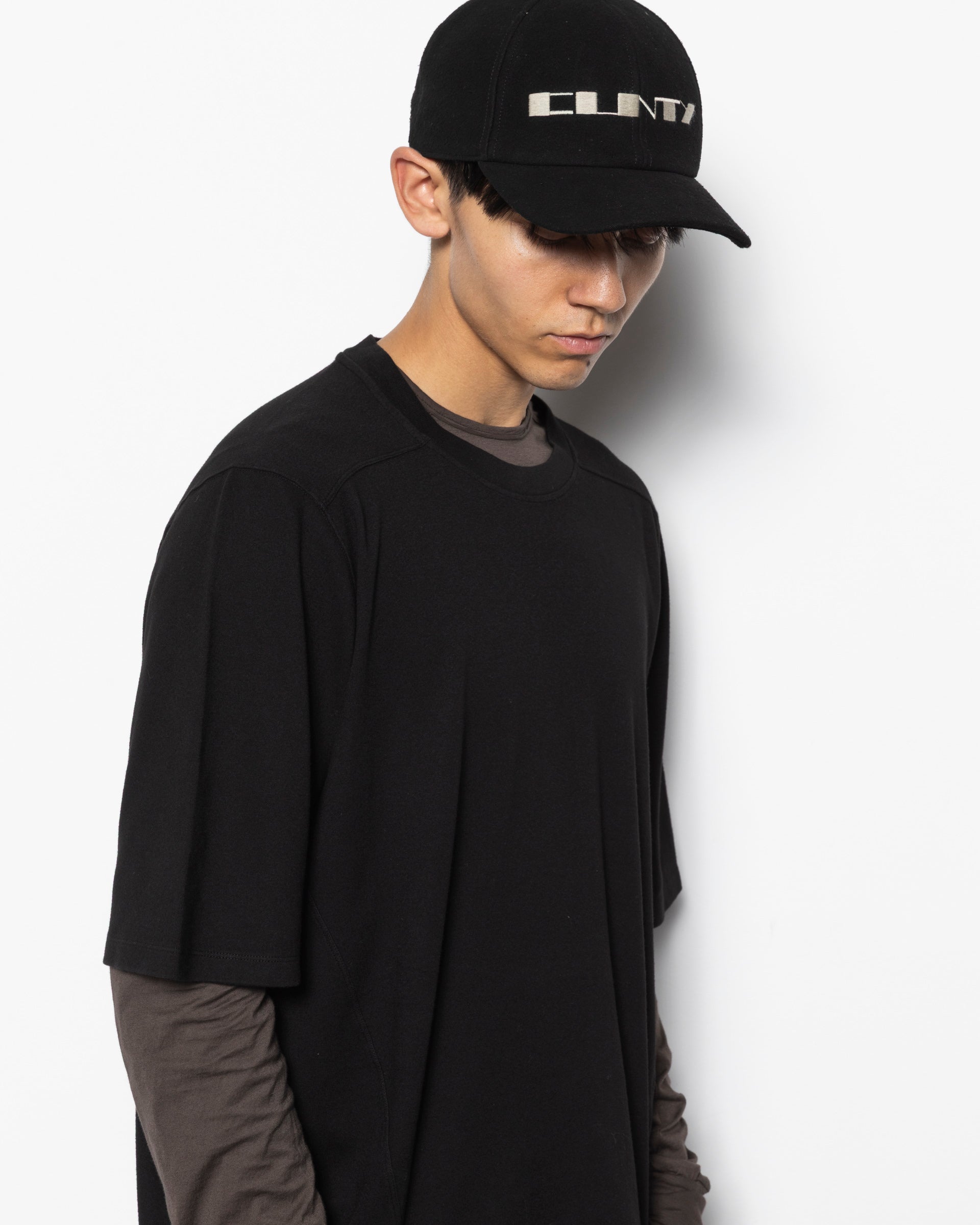 Walrus T-Shirt in Black