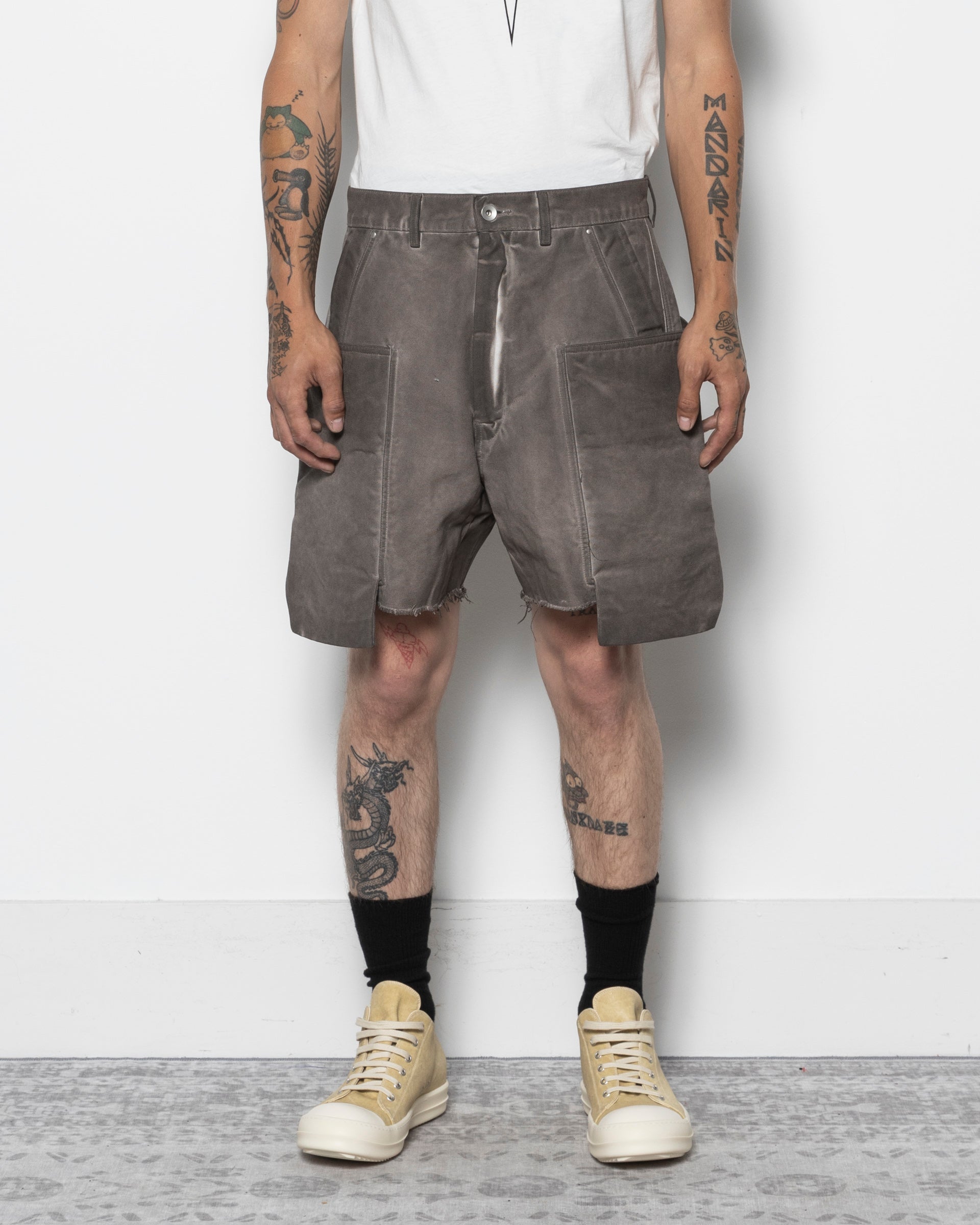 Rick Owens Drkshdw Stefan Cargo Shorts in Dust | RODEN GRAY