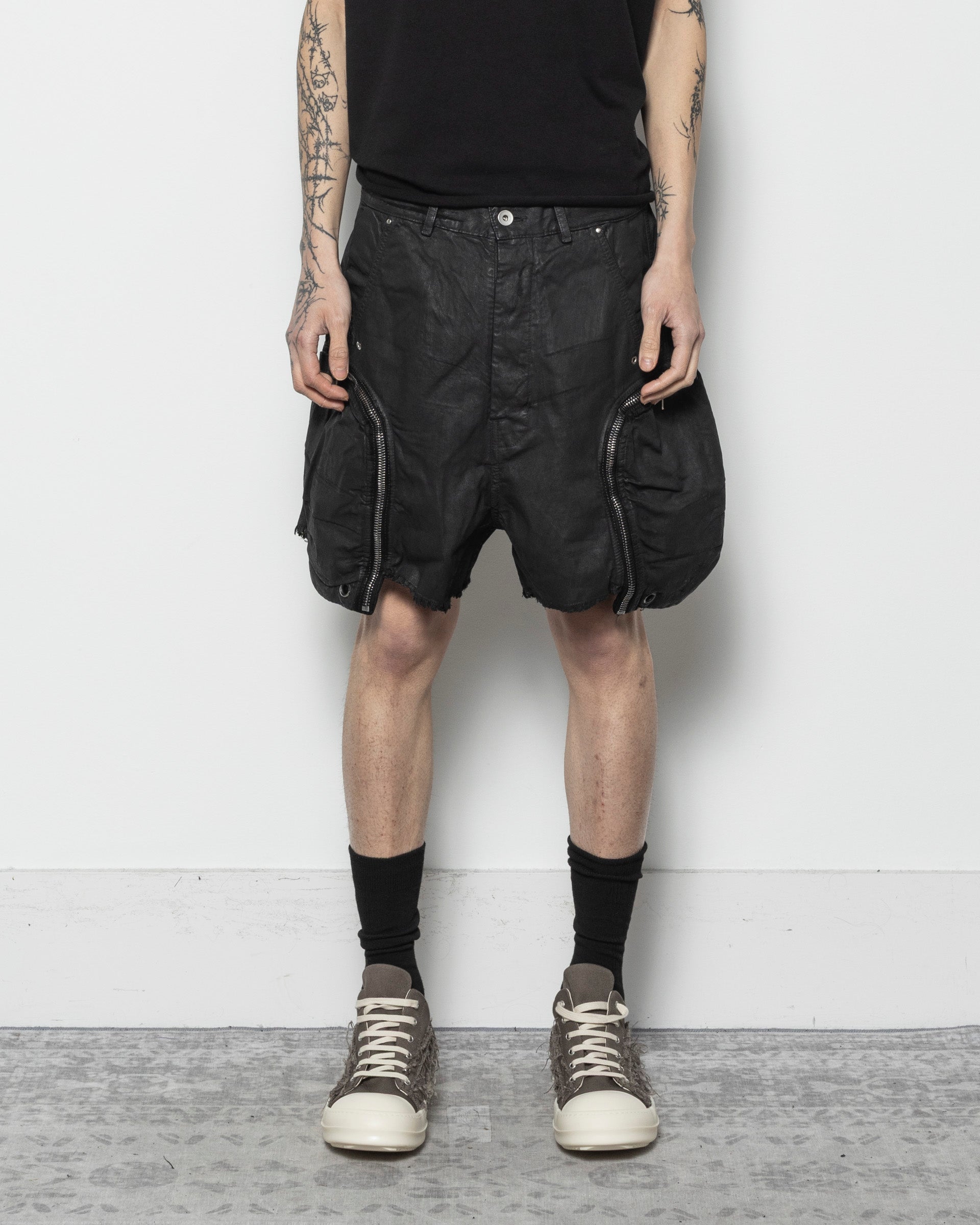 Bauhaus Shorts in Black