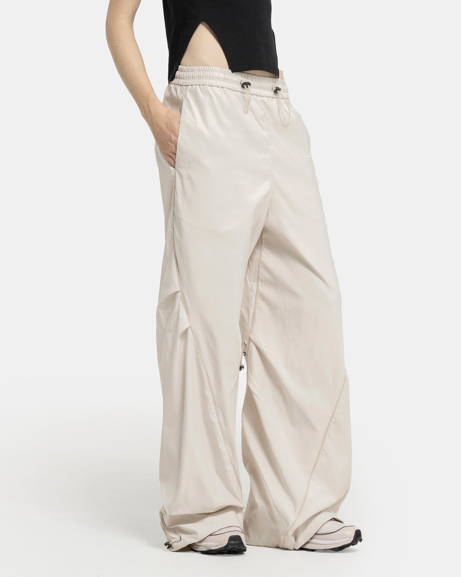 Sinuate Drawstring Pants in White