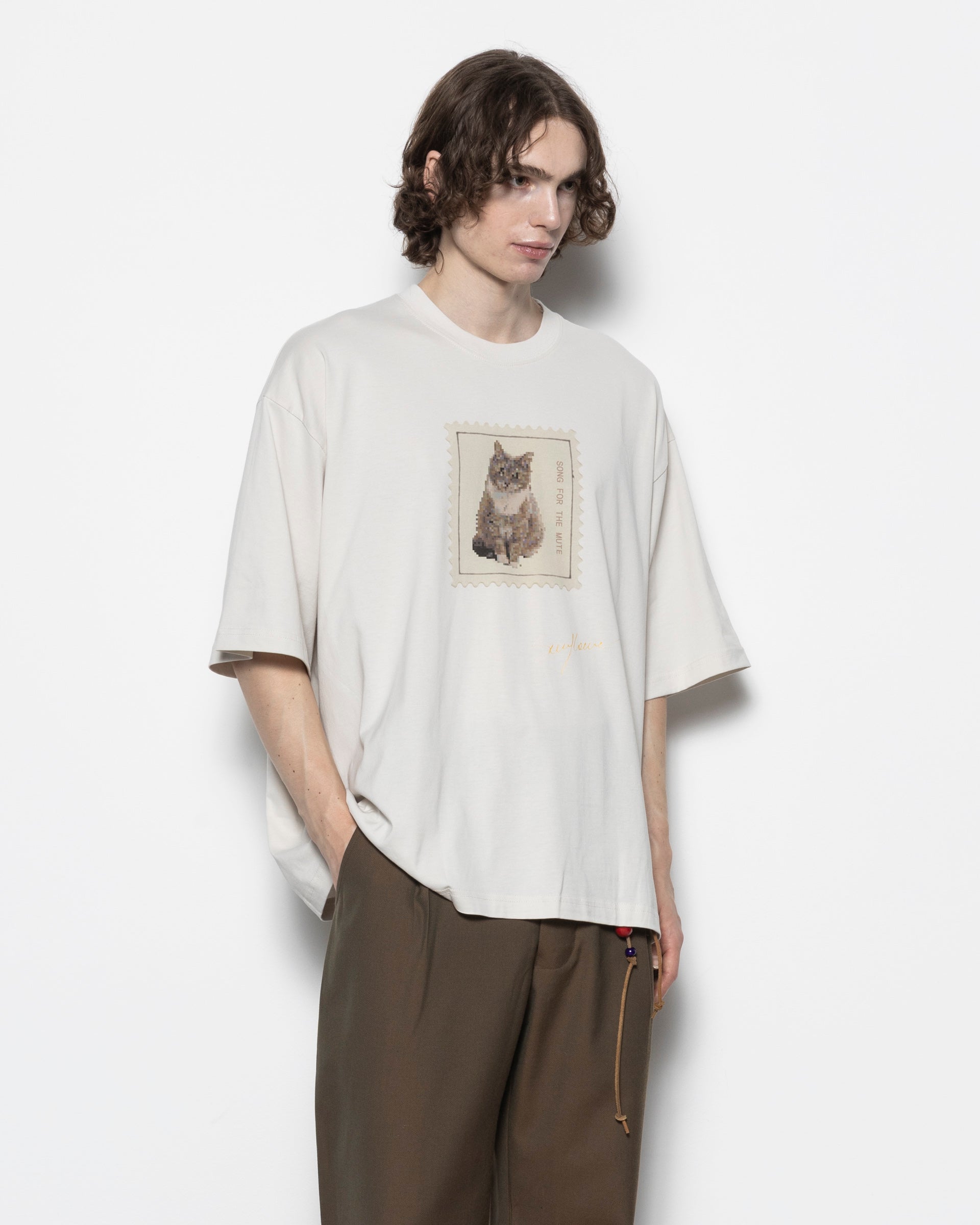 Minou Stamp Gym Tee in Off White