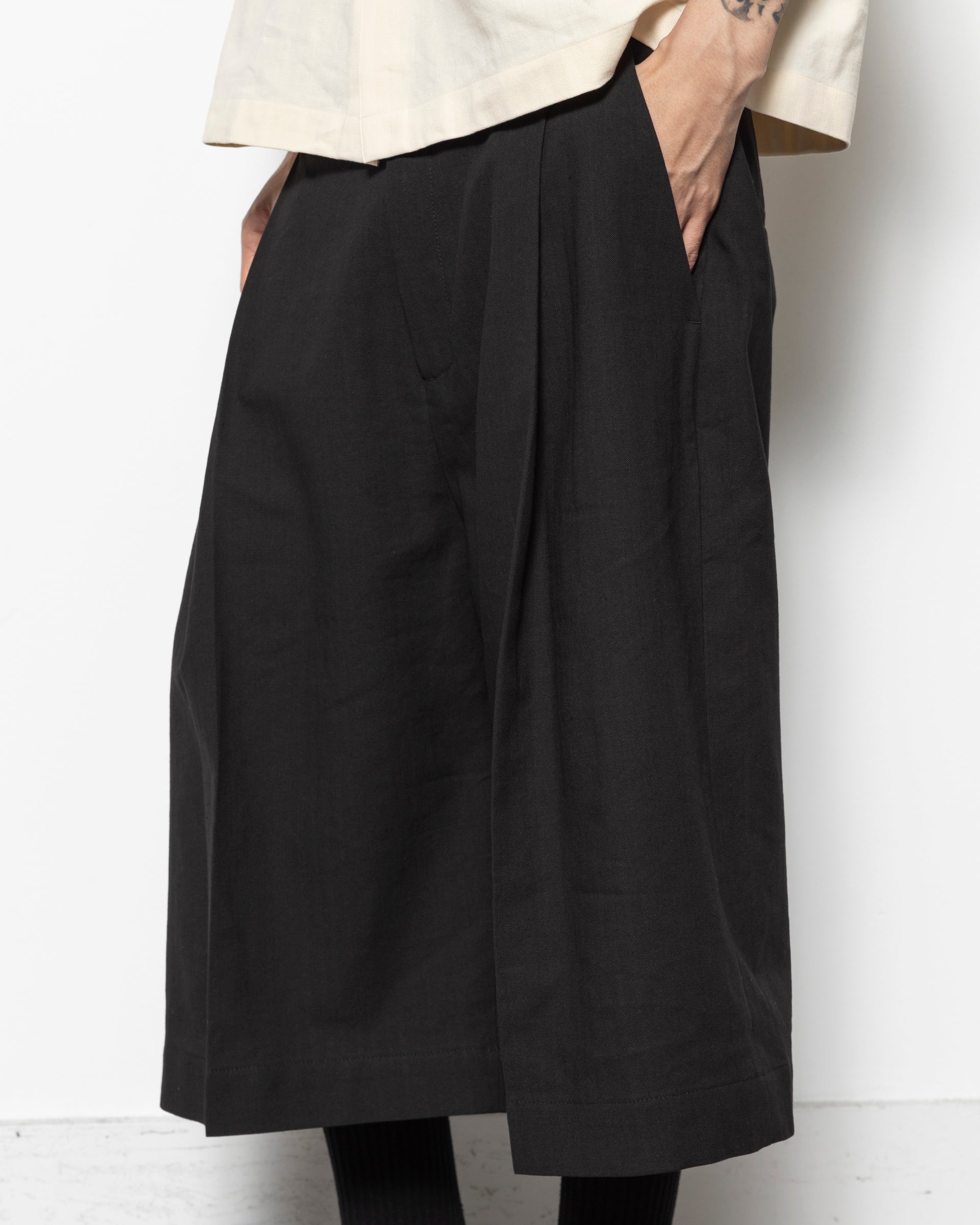 Fowld Shorts in Black