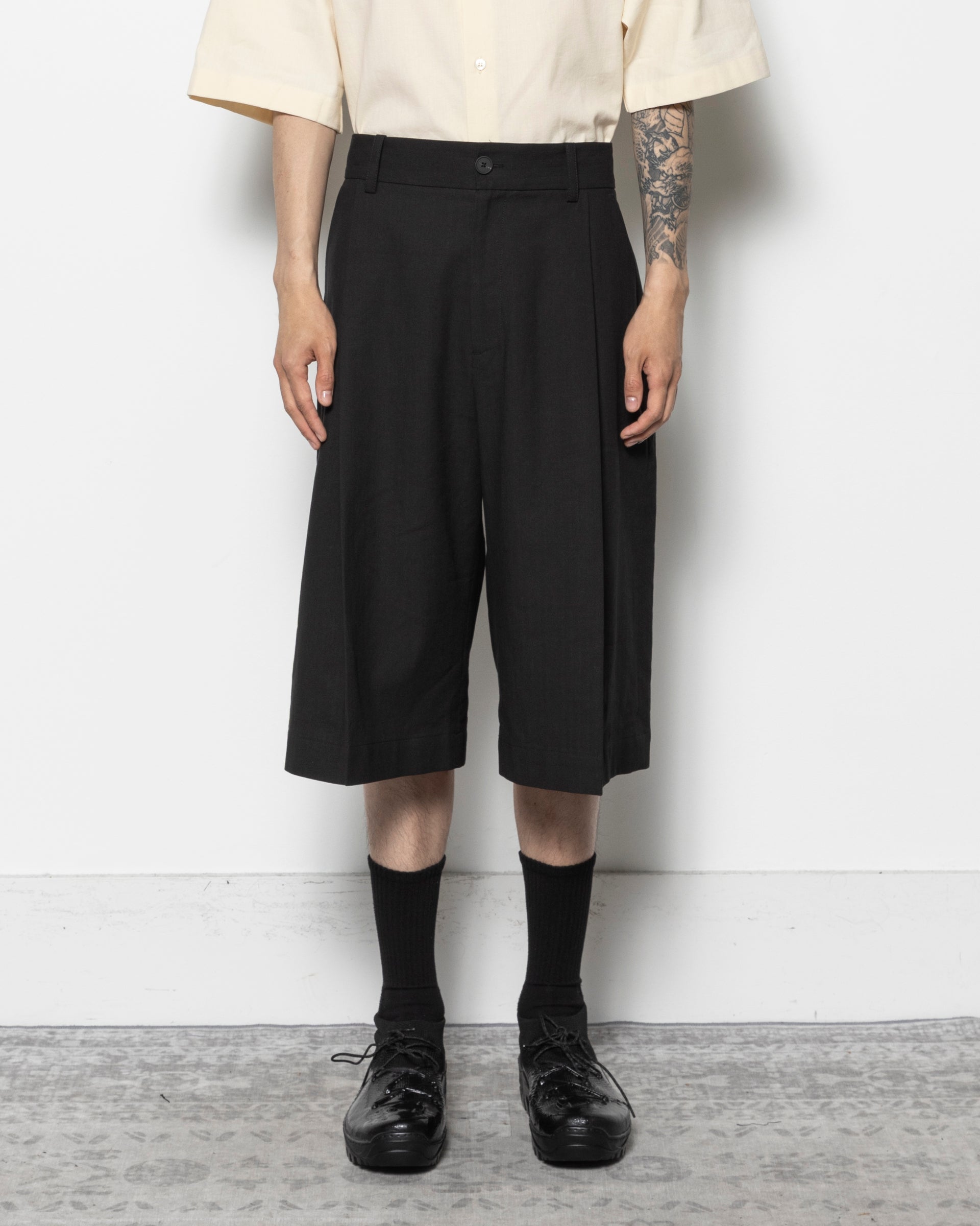 Fowld Shorts in Black