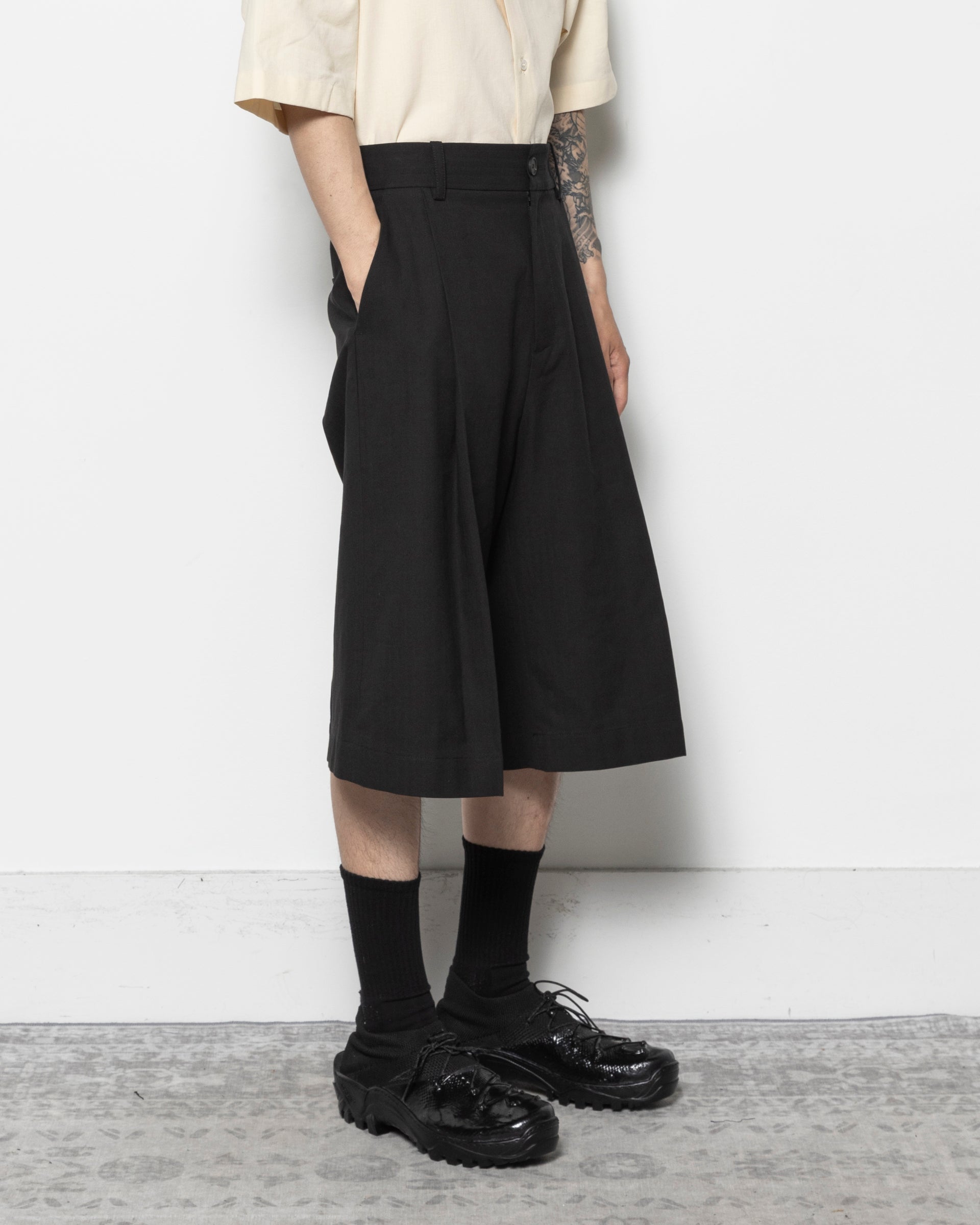 Fowld Shorts in Black