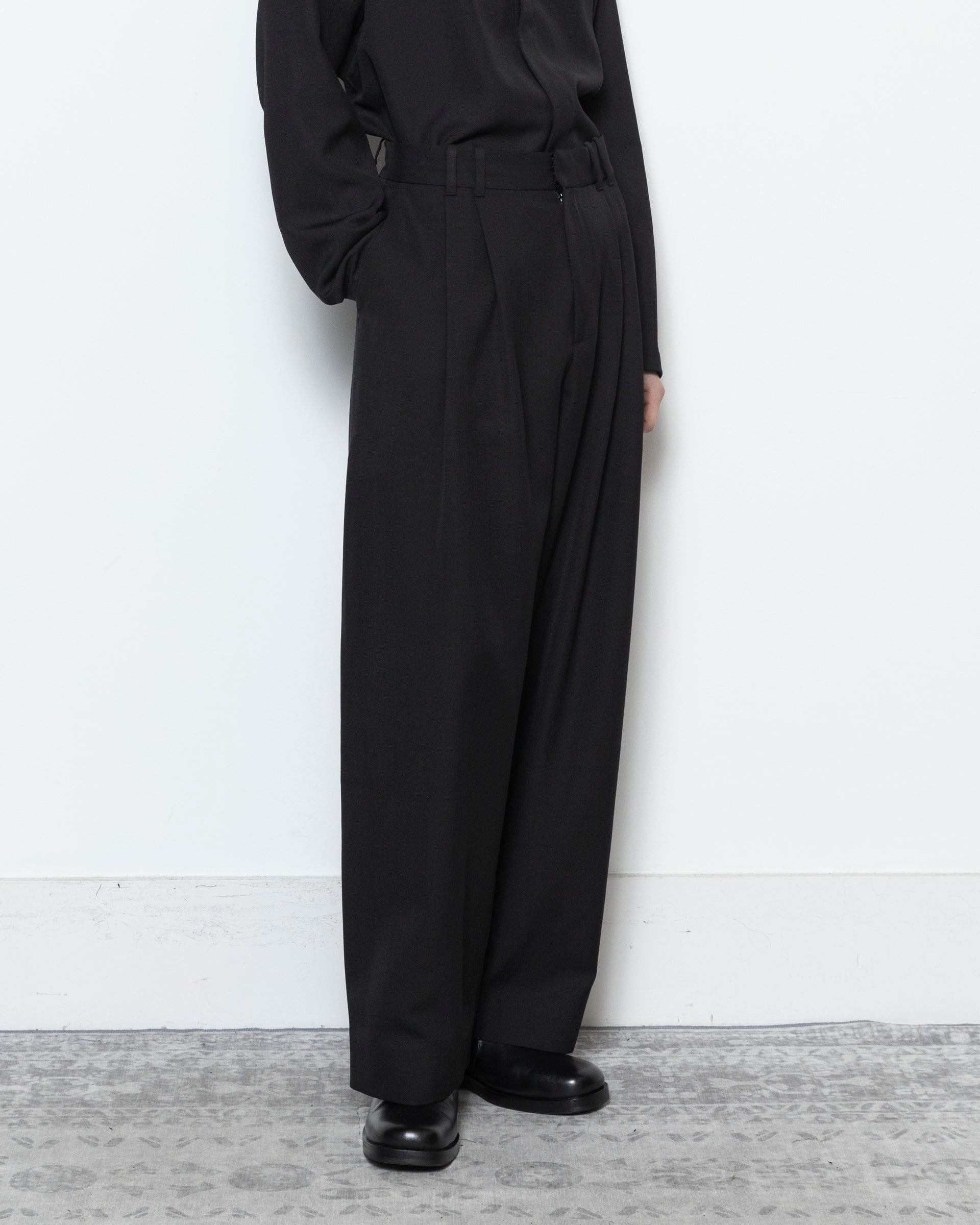 Line Pant in Black