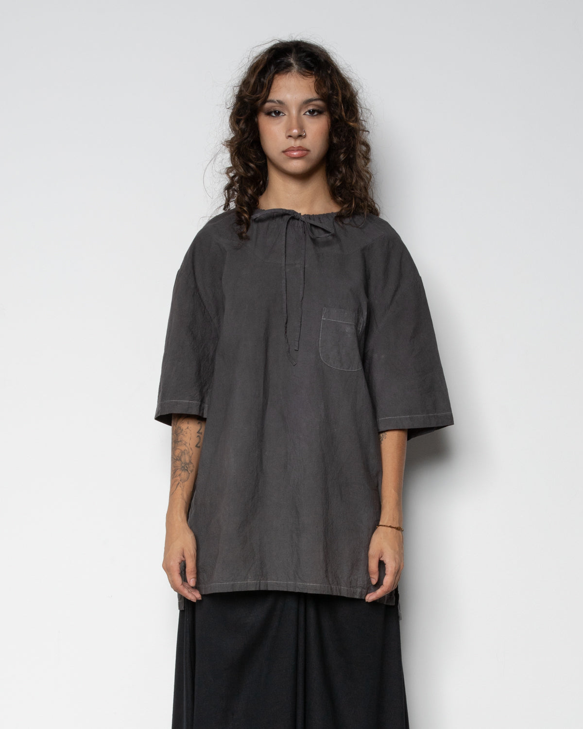 String Neck Pocket Tee in Natural Dyed Dark Grey