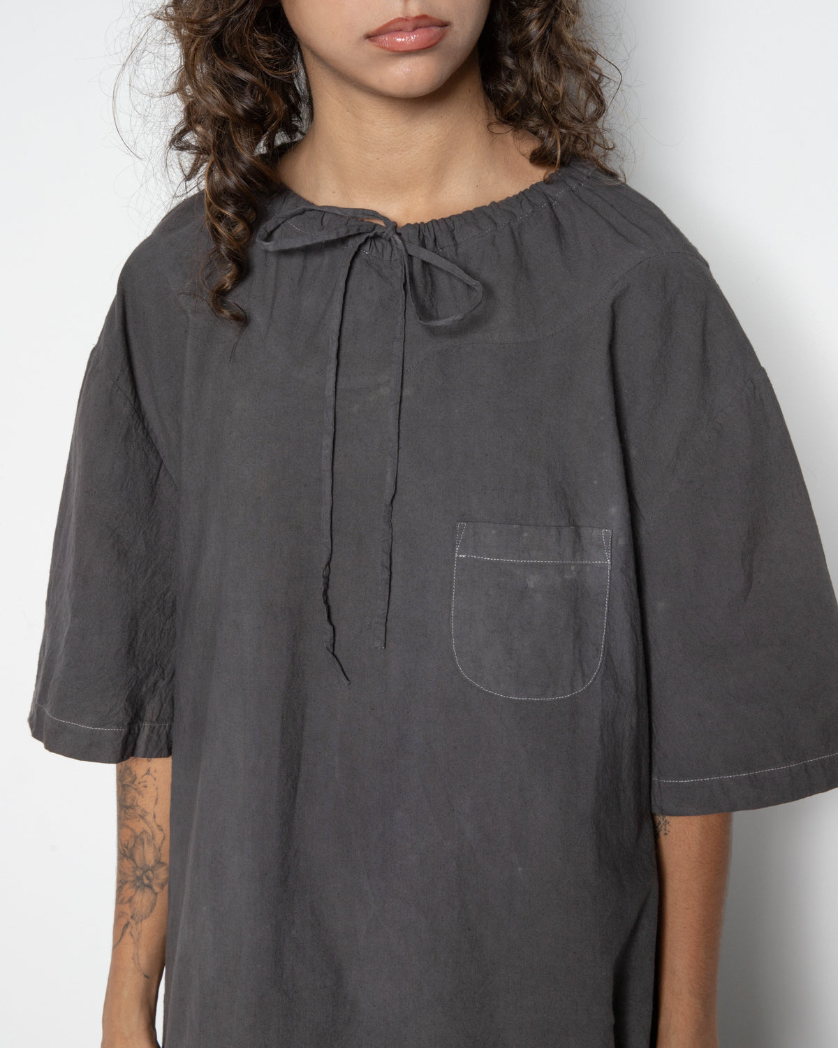 String Neck Pocket Tee in Natural Dyed Dark Grey