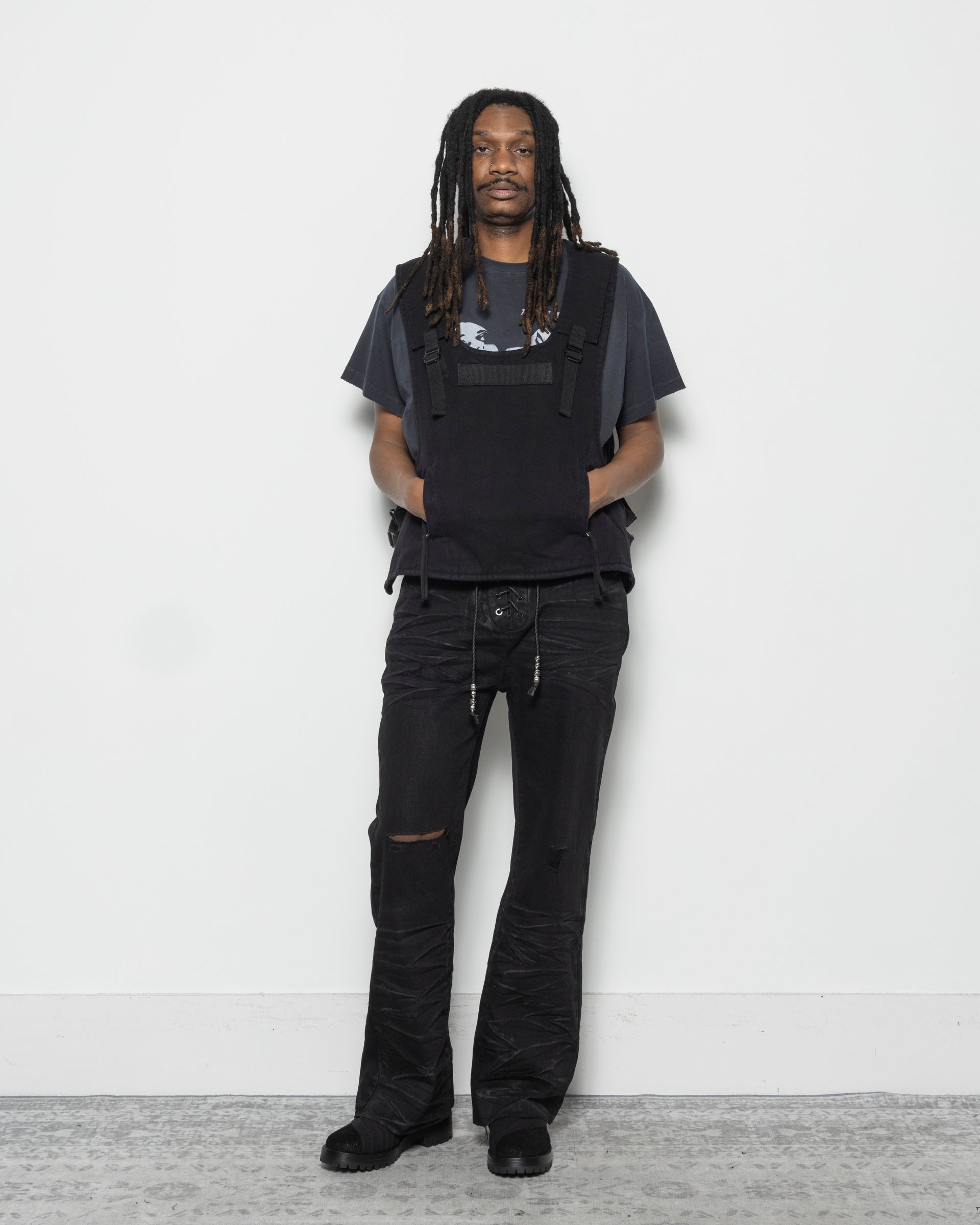 Riot Vest in Black