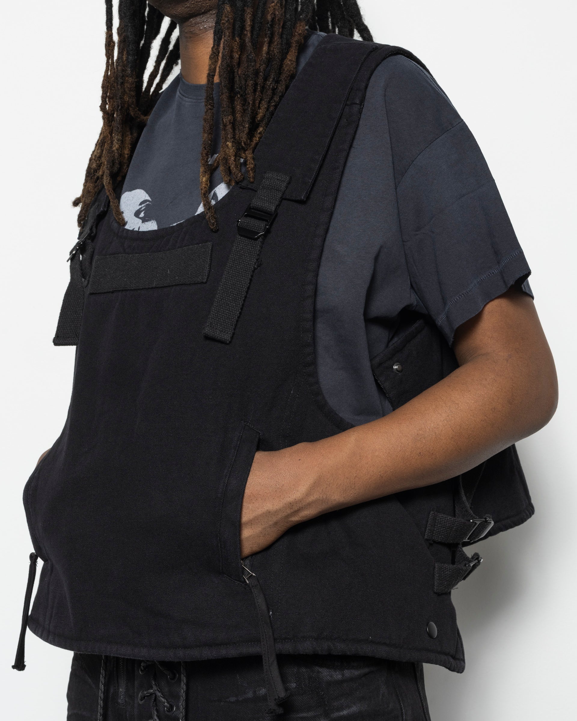 Riot Vest in Black