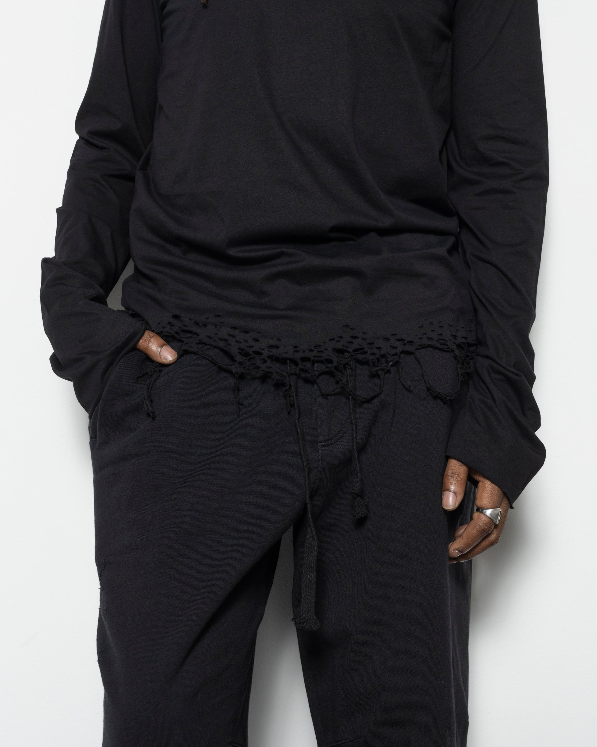 Thrashed Long-sleeve in Black