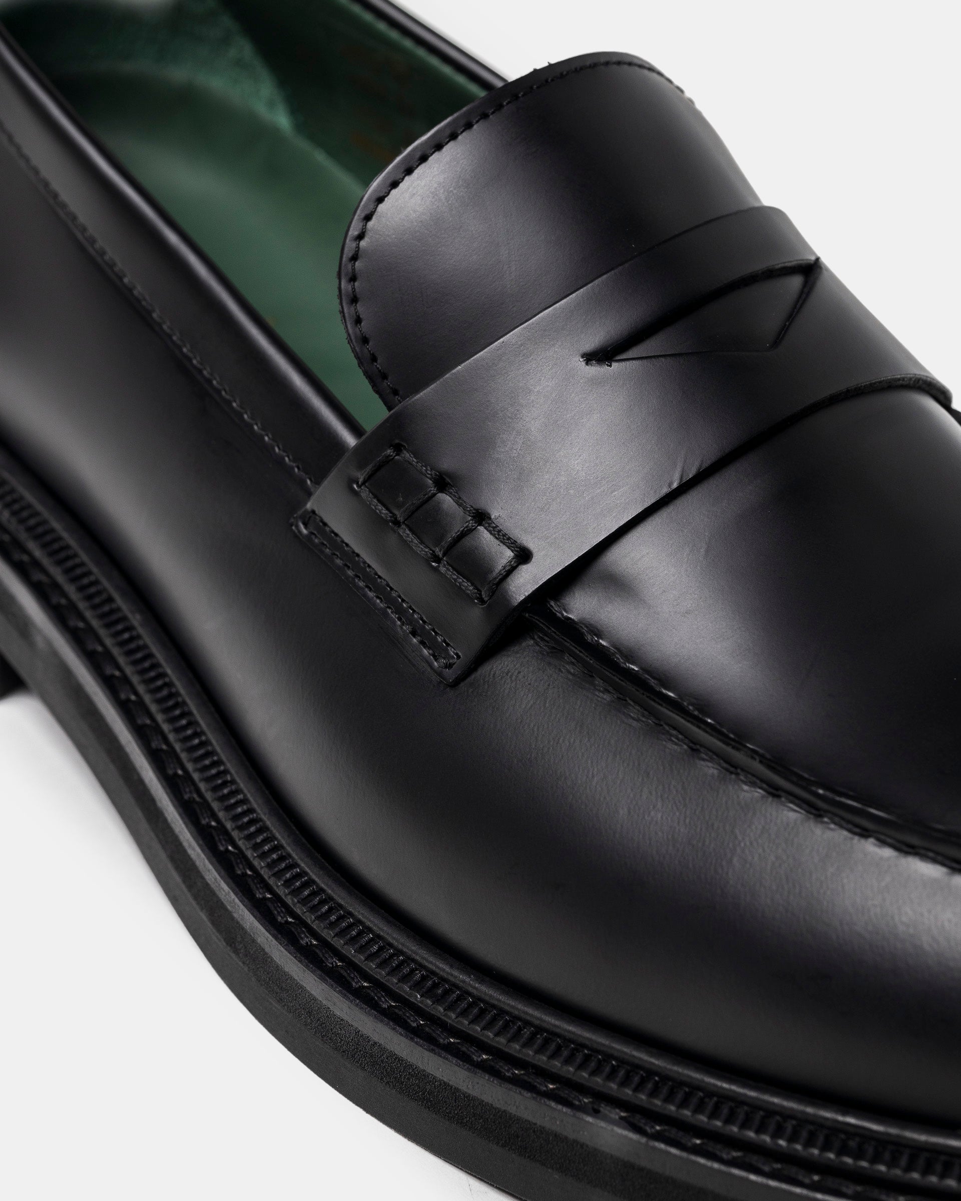 Vinnee Penny Loafer In Black Polido