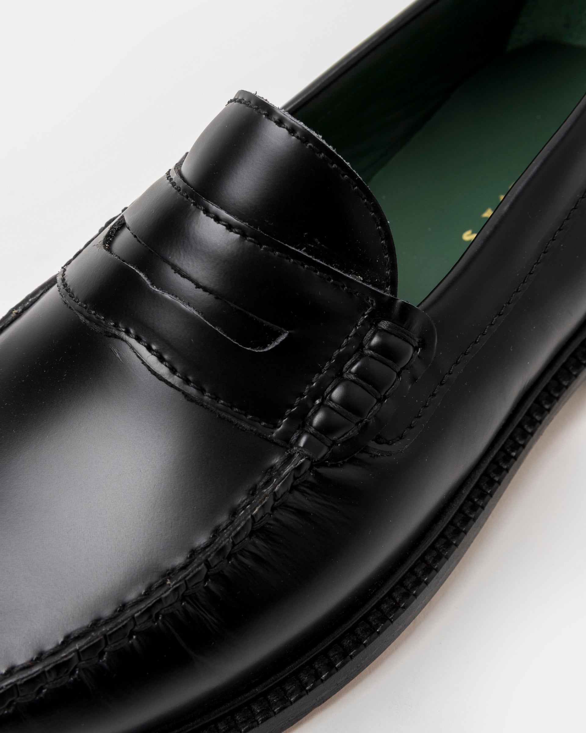 Yardee Mocassin Loafer in Black Polido Leather