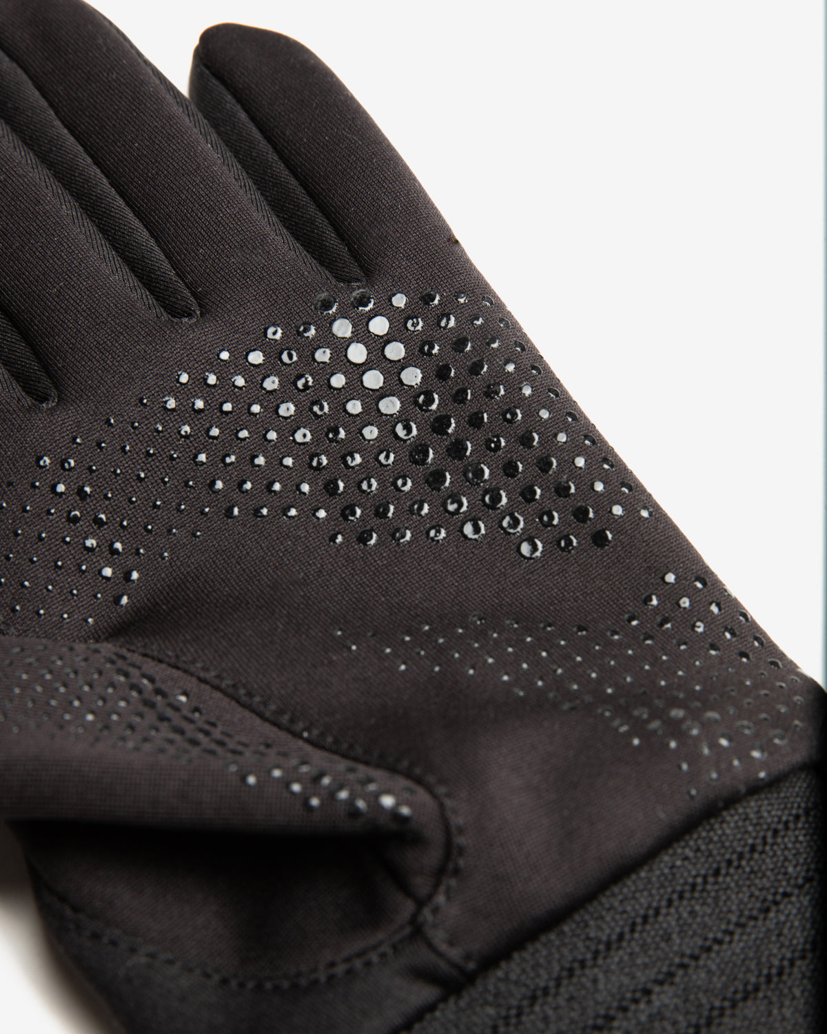 EP.8 01 Gloves in Black