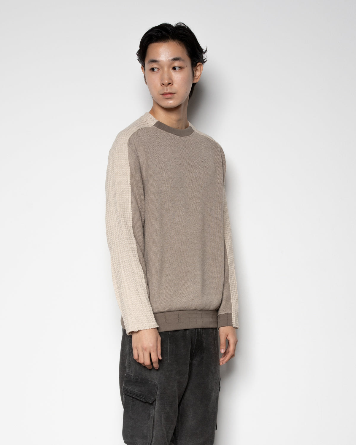 EP.8 01 Knit in Dusty Grey and Light Brown