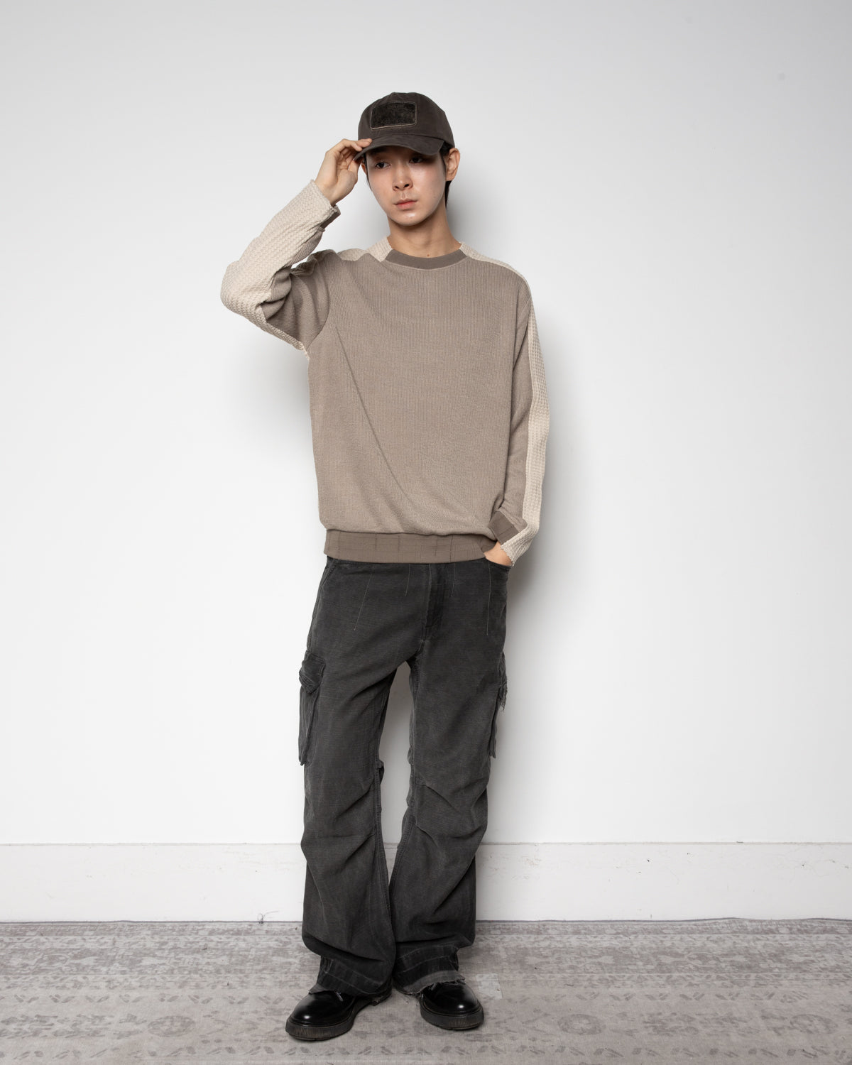 EP.8 01 Knit in Dusty Grey and Light Brown