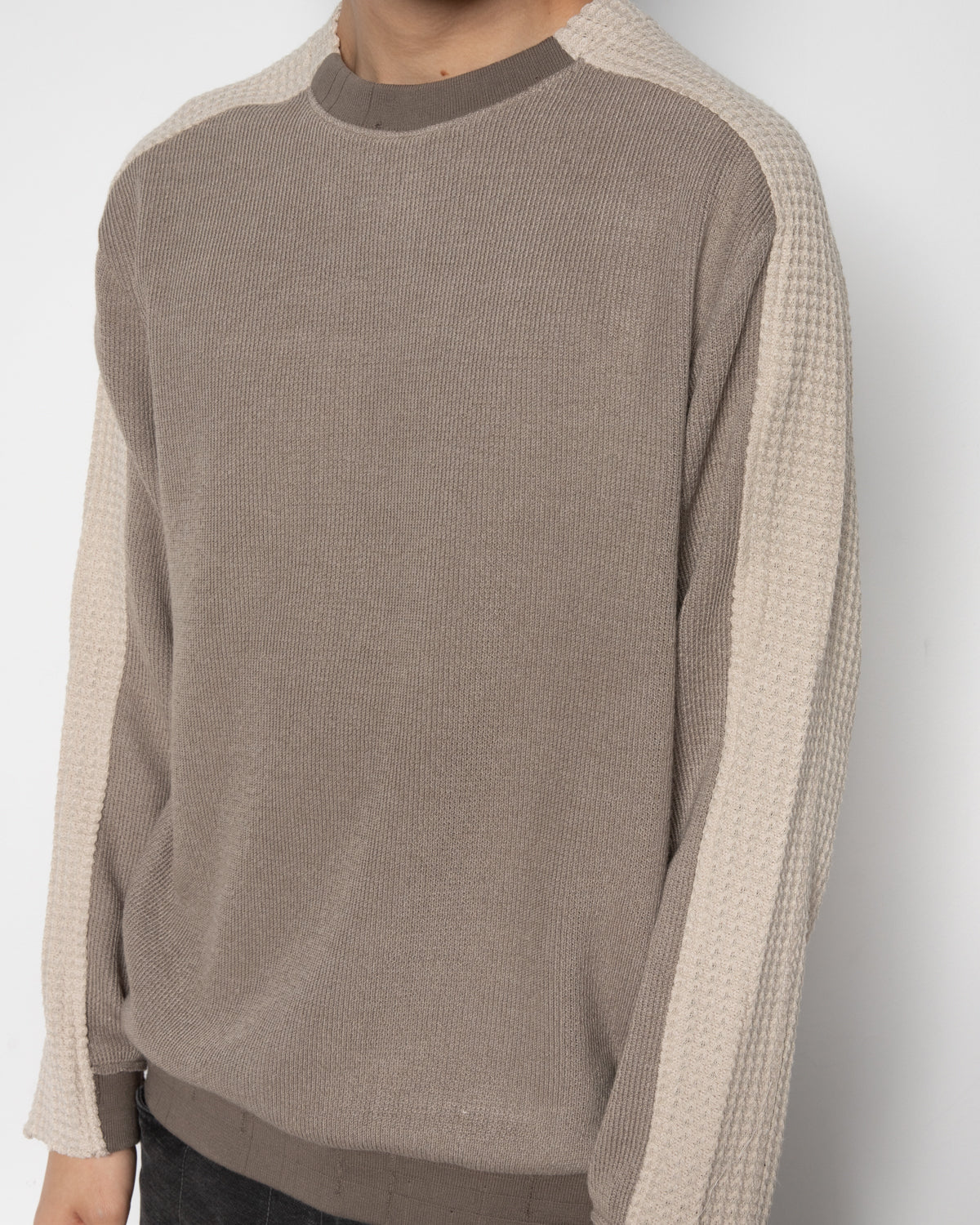 EP.8 01 Knit in Dusty Grey and Light Brown