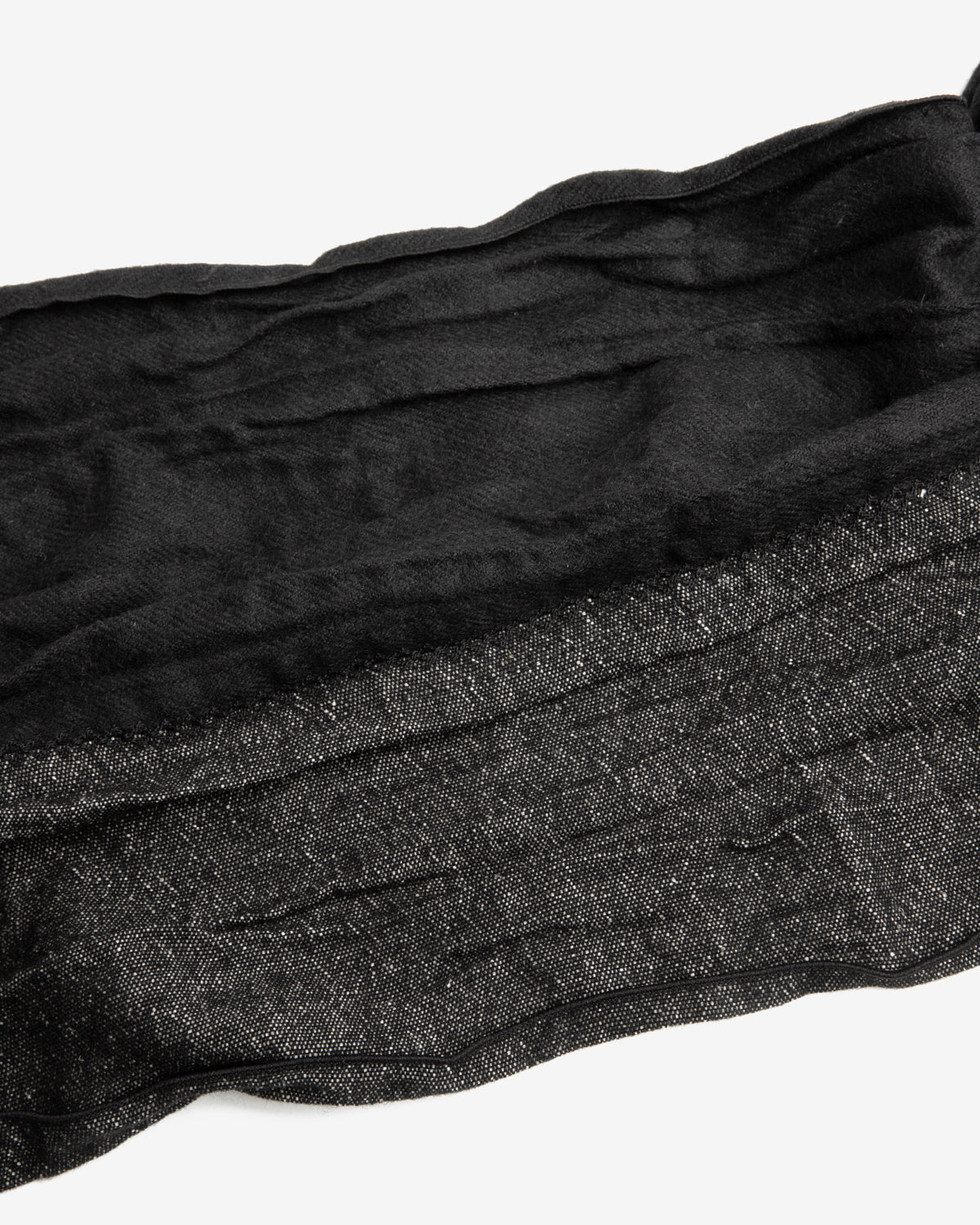 EP.8 01 Scarf in Black