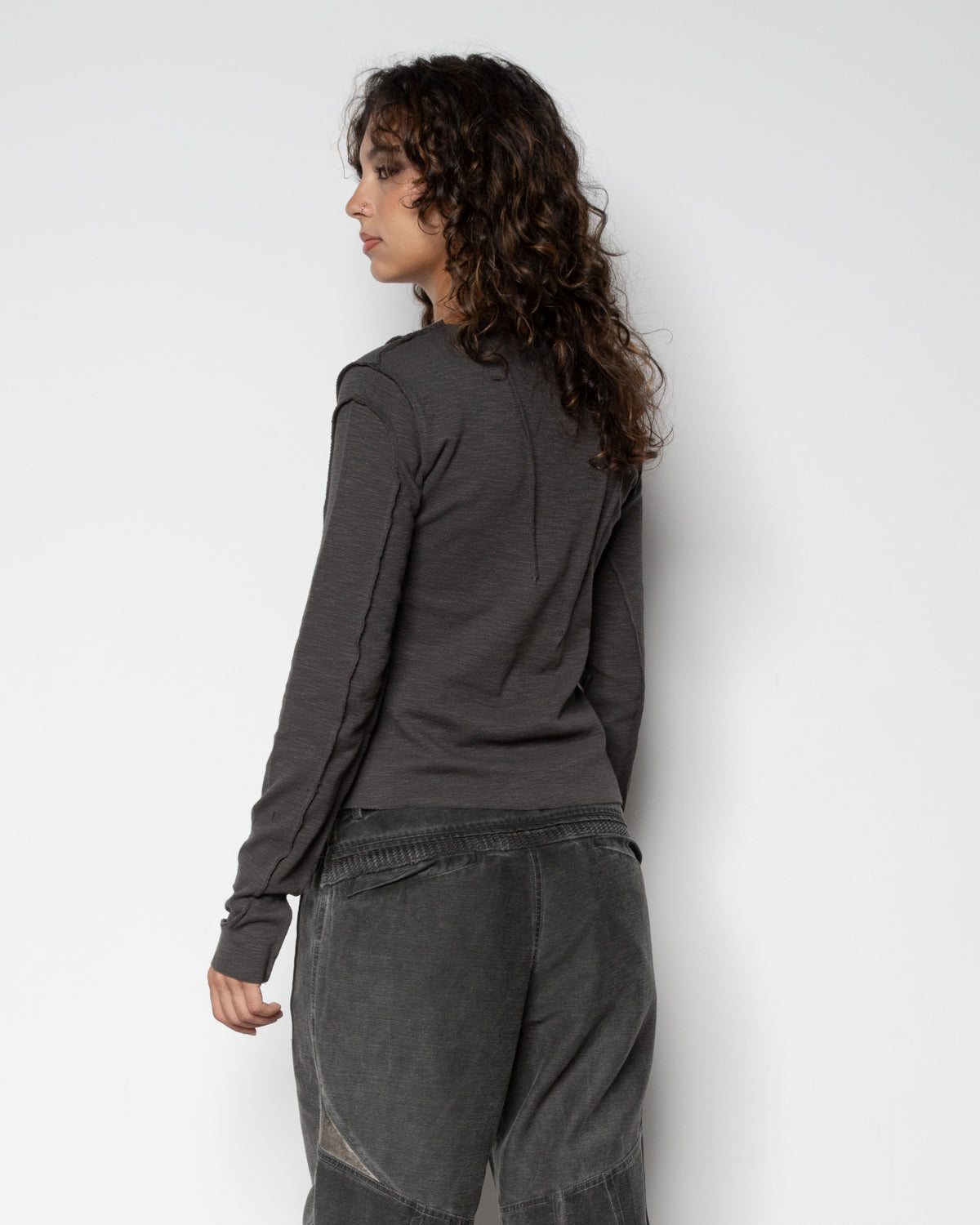 EP.8 Women 01 Sleeve in Charcoal