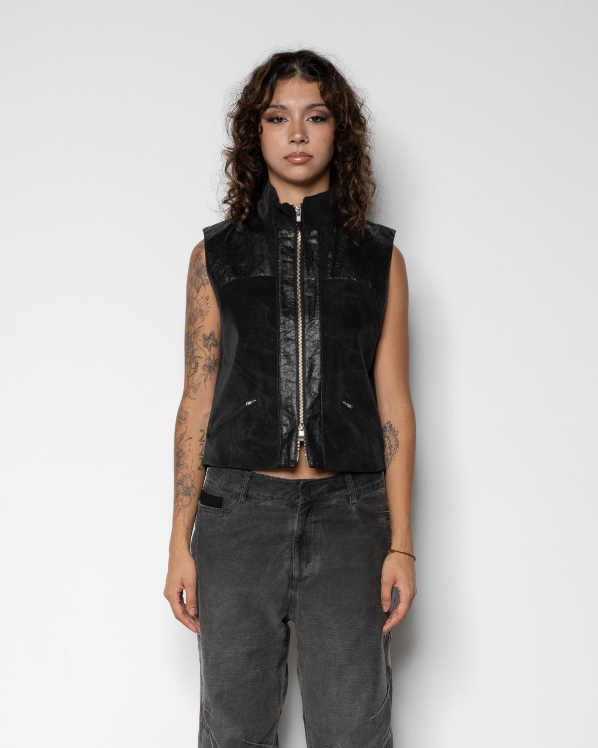 EP.8 Women 01 Vest in Black