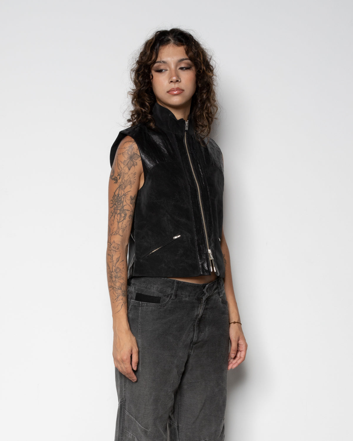 EP.8 Women 01 Vest in Black