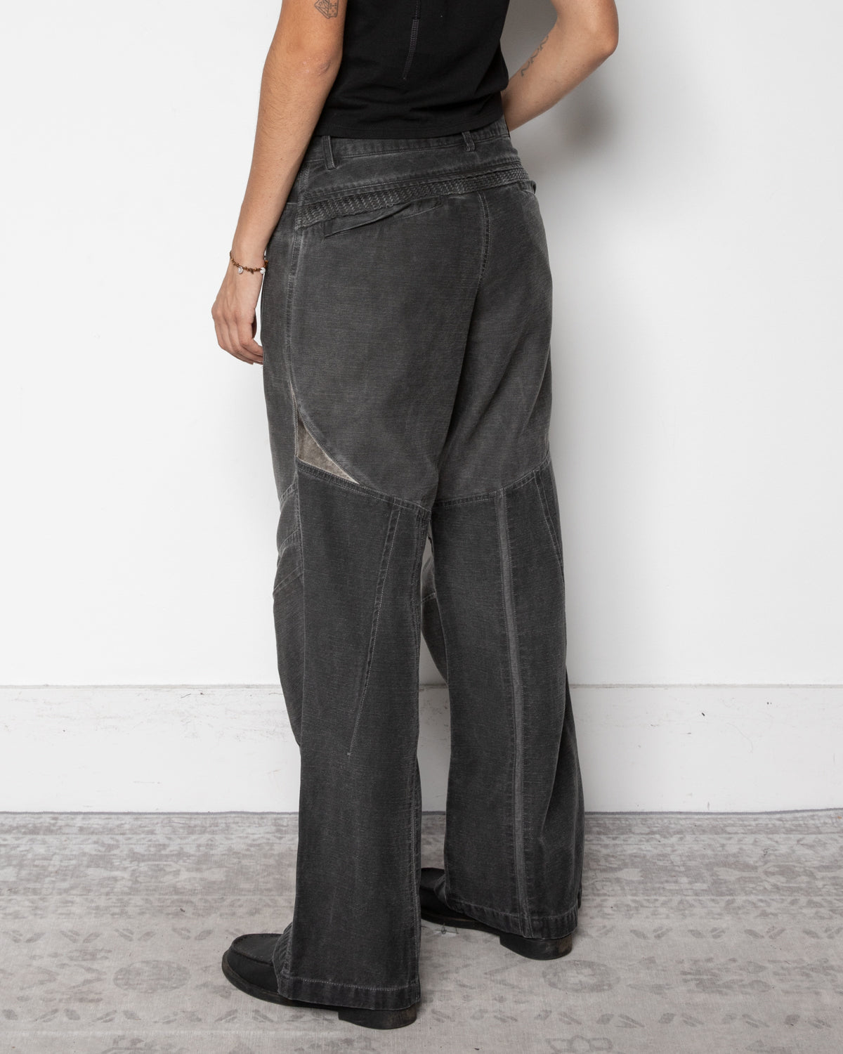 EP.8 Women 03 Trousers in Black