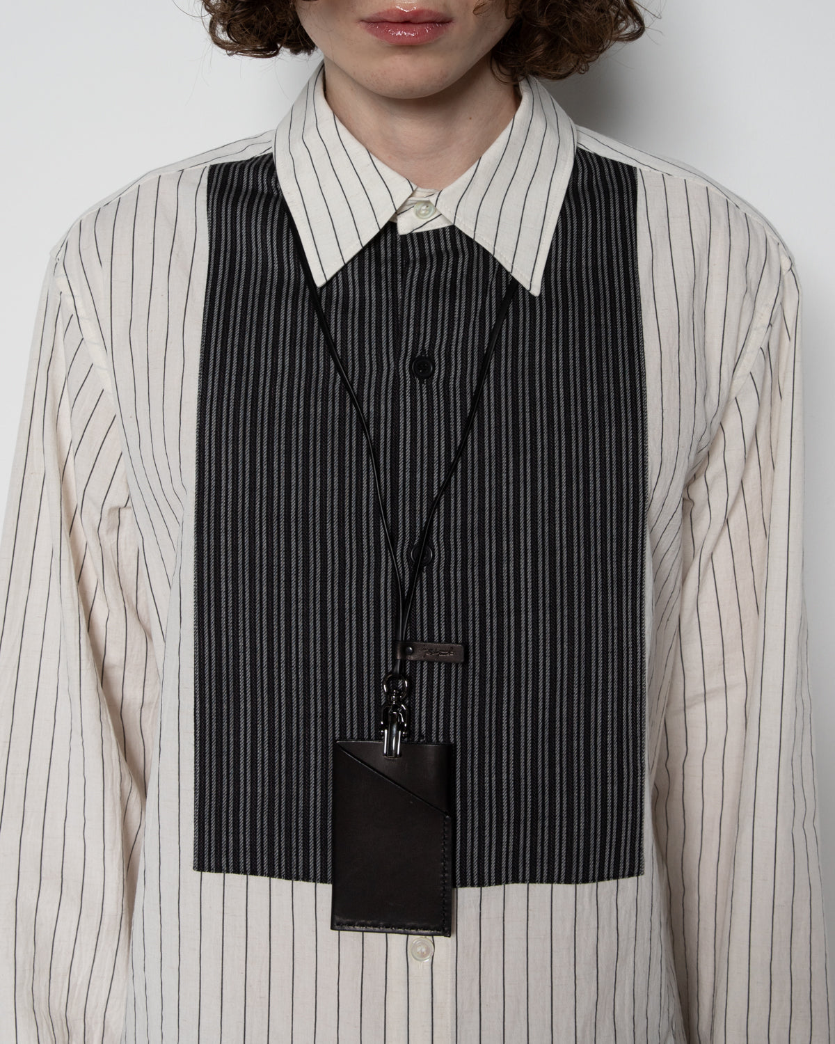 Lanyard Twist Case in Black