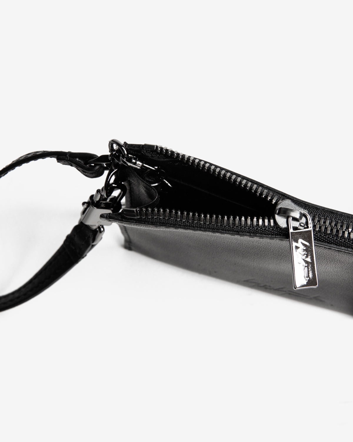 Lanyard Twist Case in Black