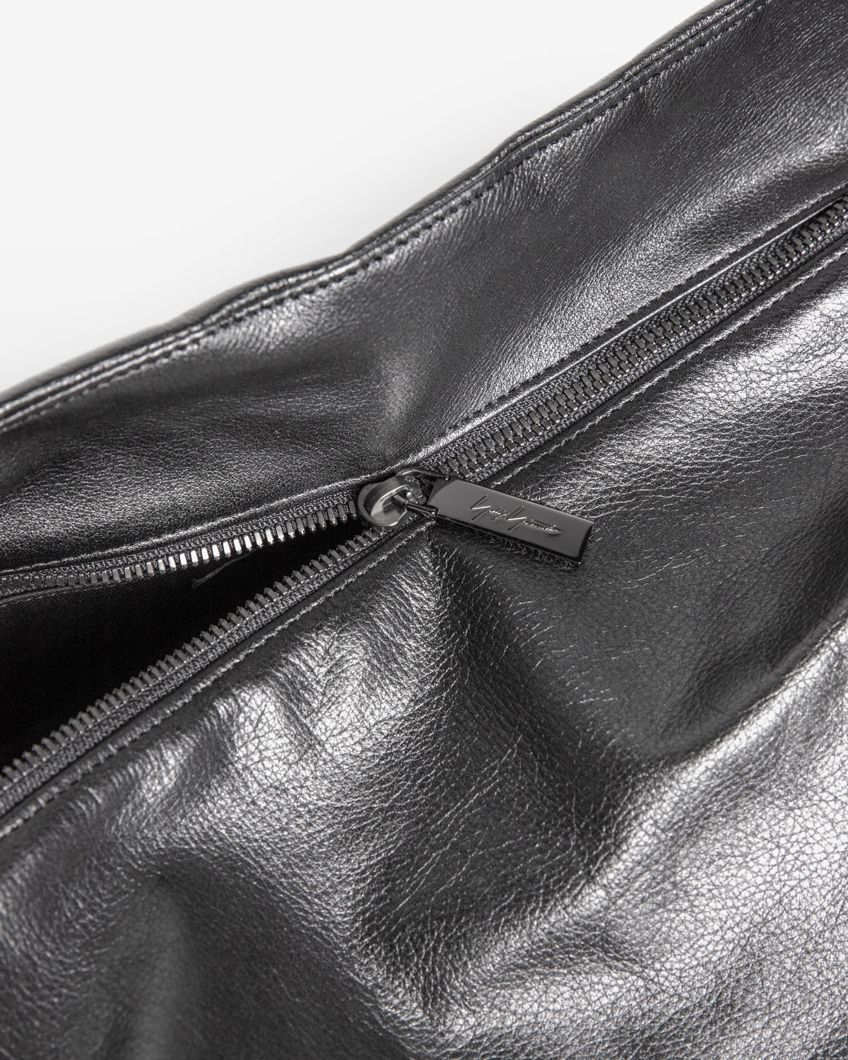 Puff Crossbody M in Black