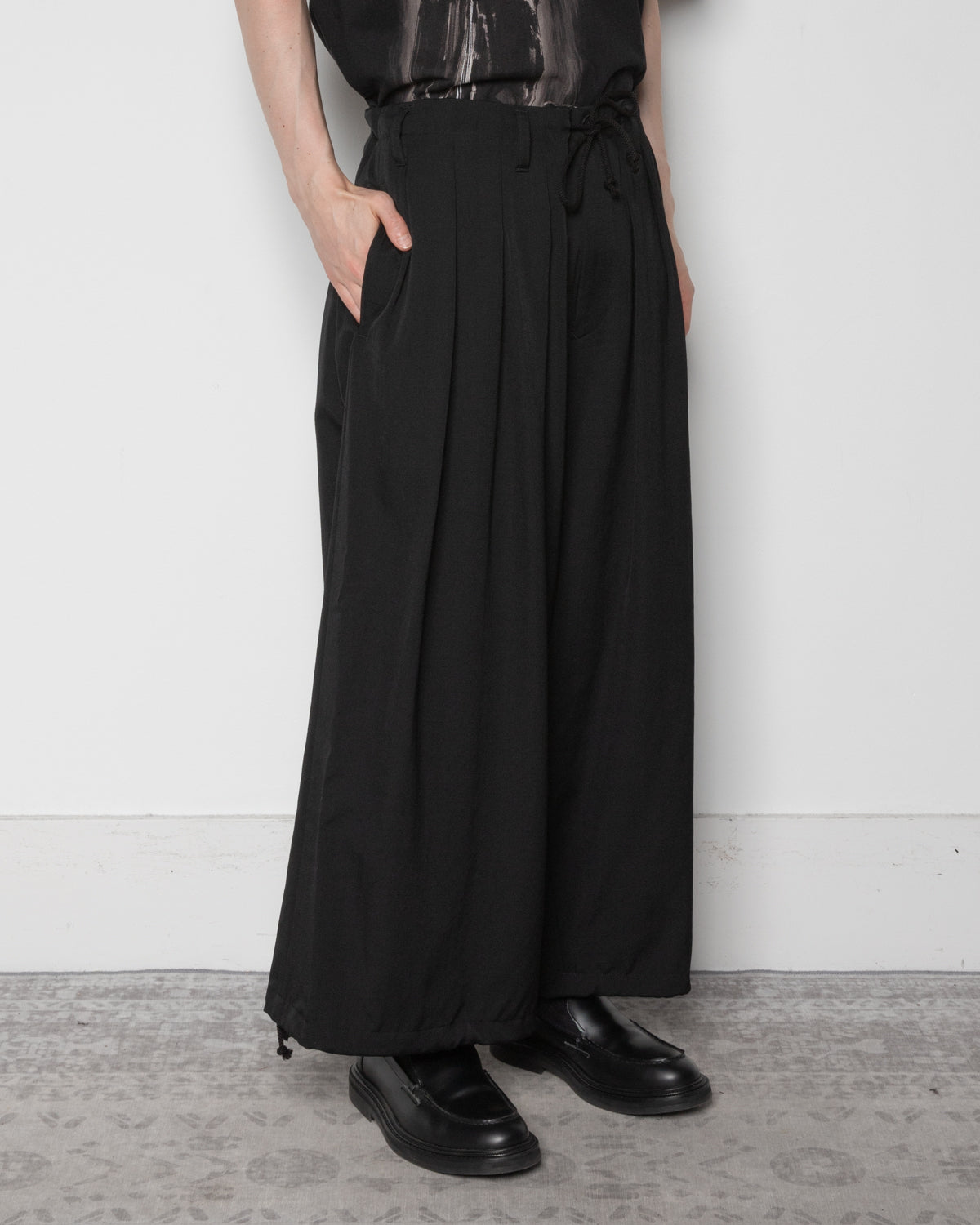 Wool Gabardine Standaed Ballon Pants in Black