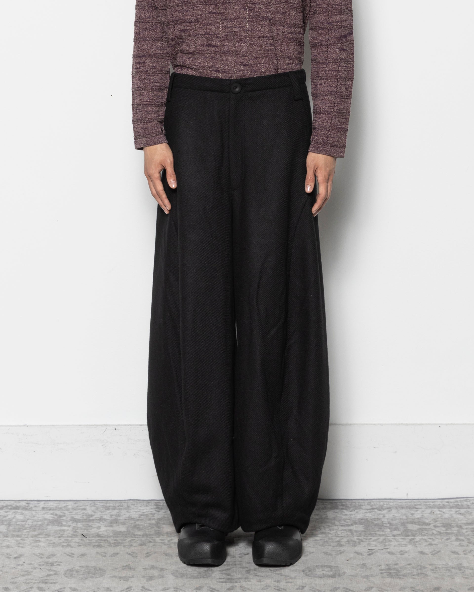 Curved Trouser in Black