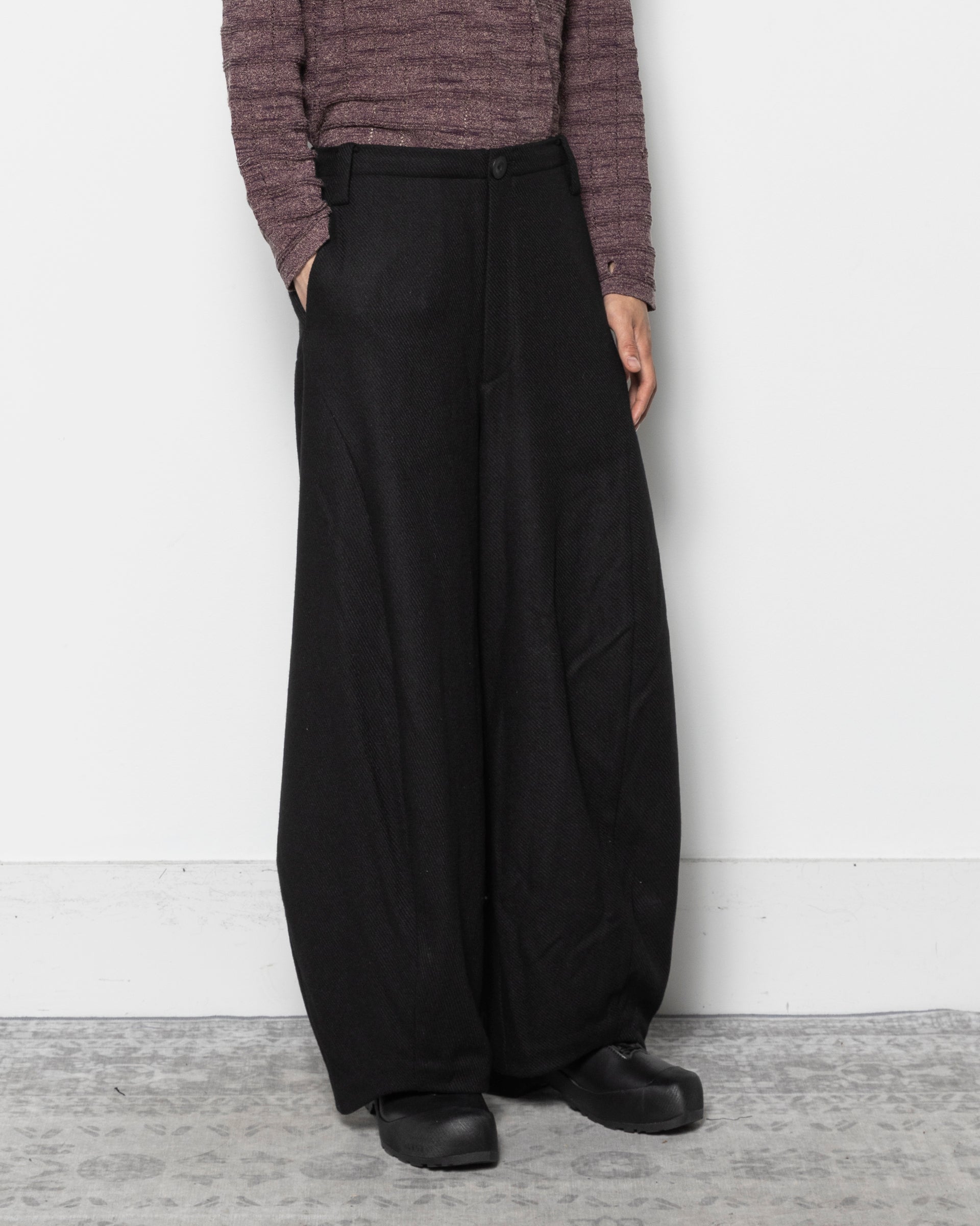 Curved Trouser in Black
