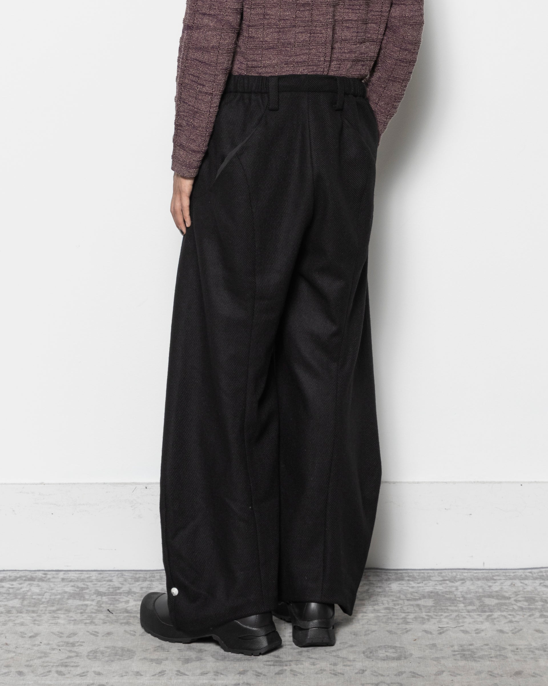 Curved Trouser in Black
