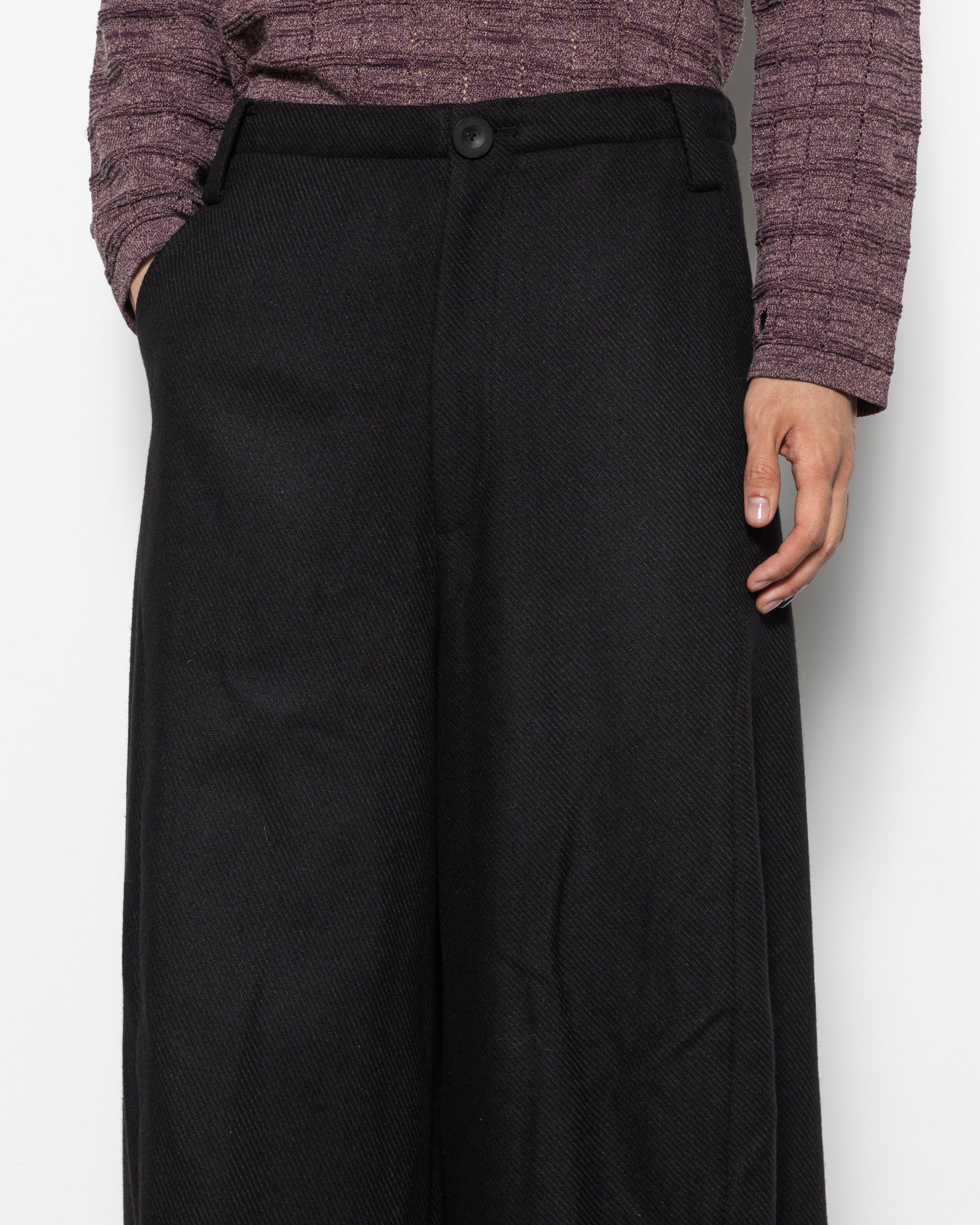 Curved Trouser in Black