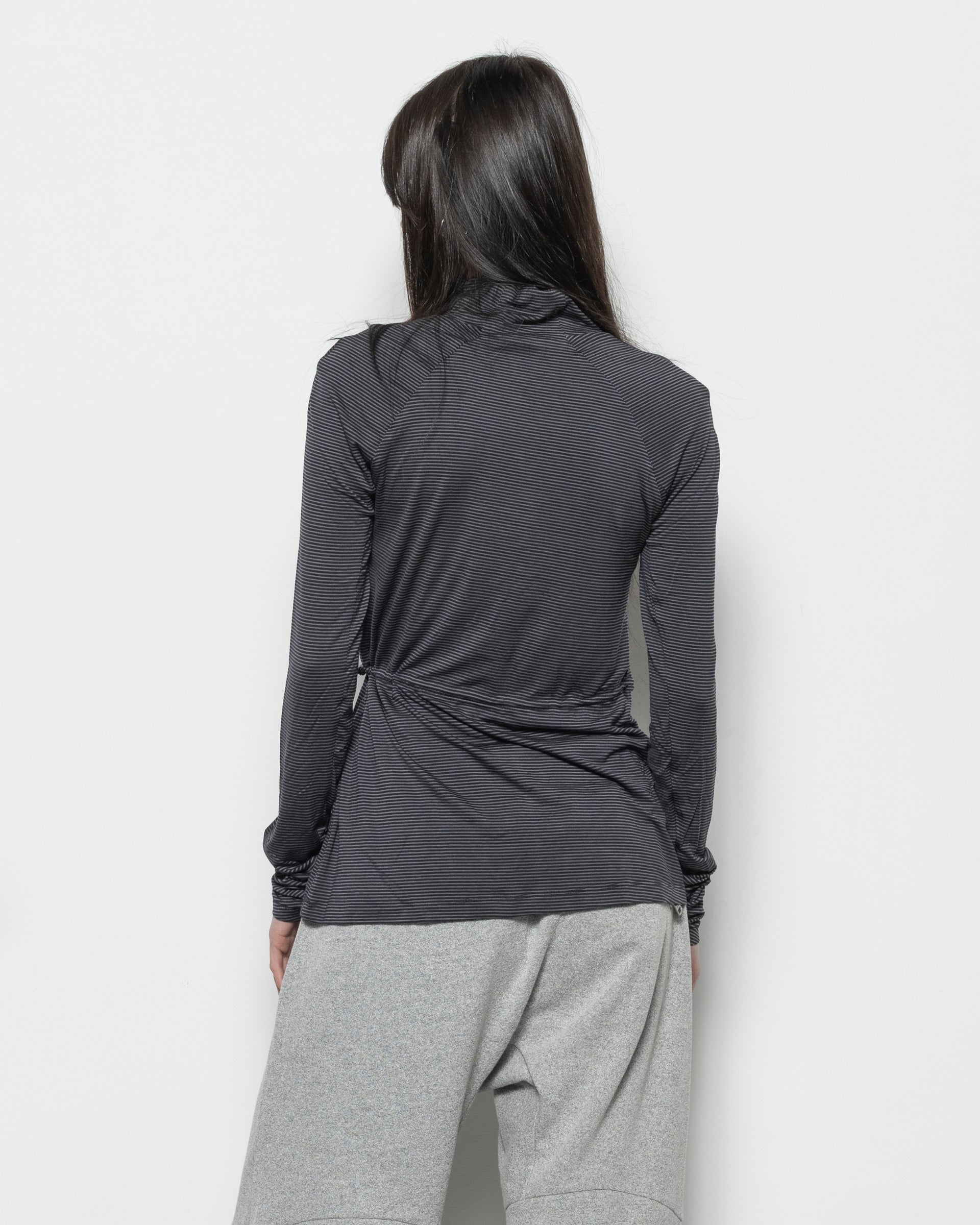 Drawstring Longsleeve in Black and Grey