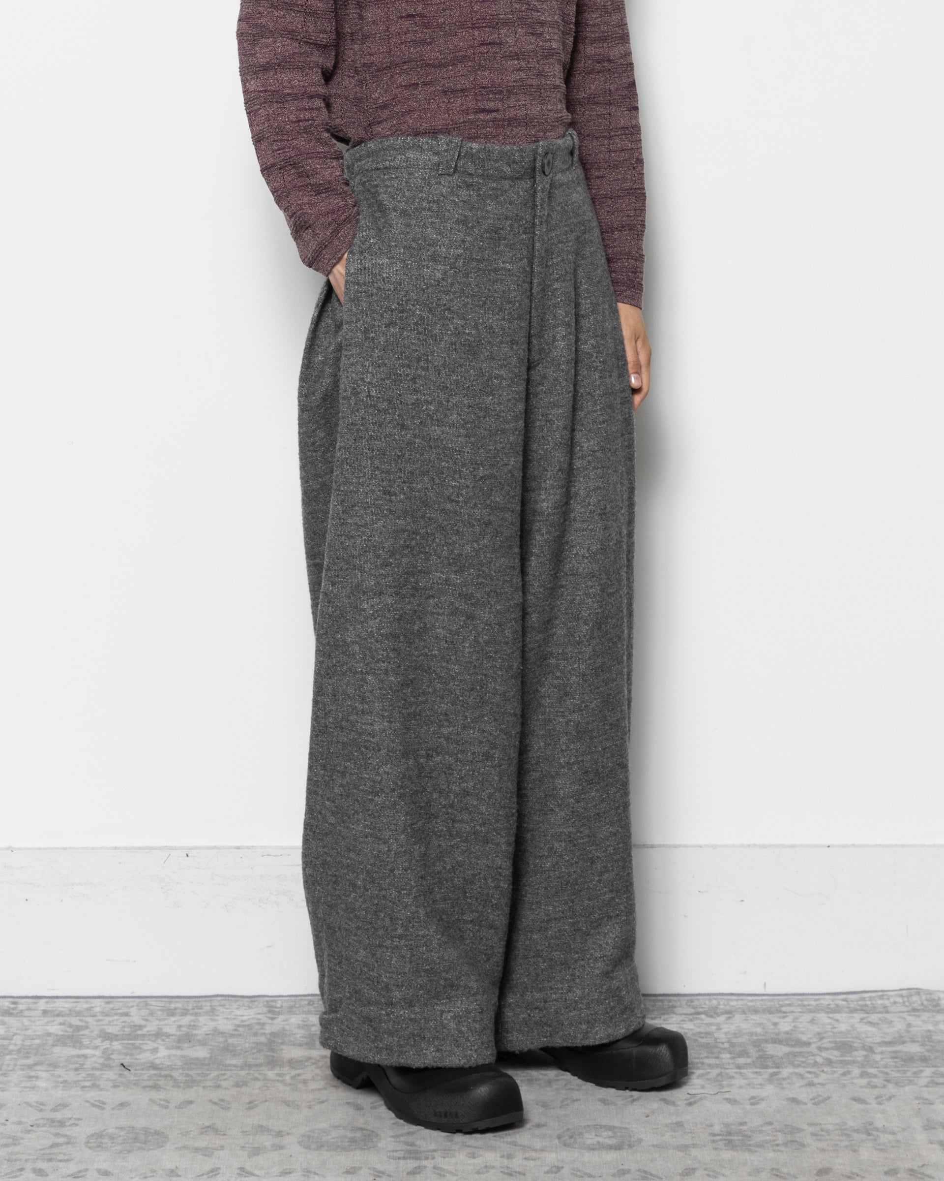 Wool Side Pleated Trousers in Grey