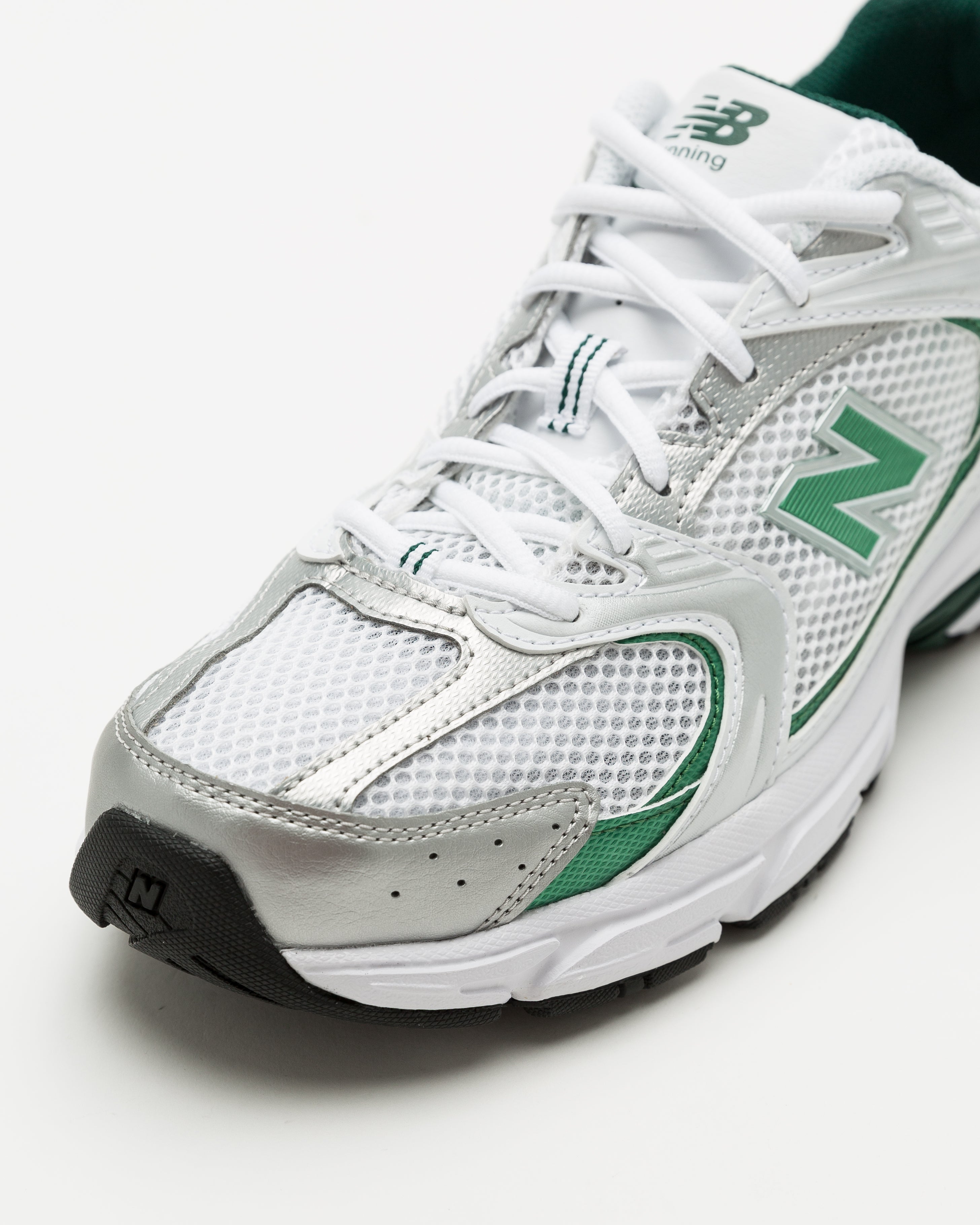 530 in White and Nightwatch Green