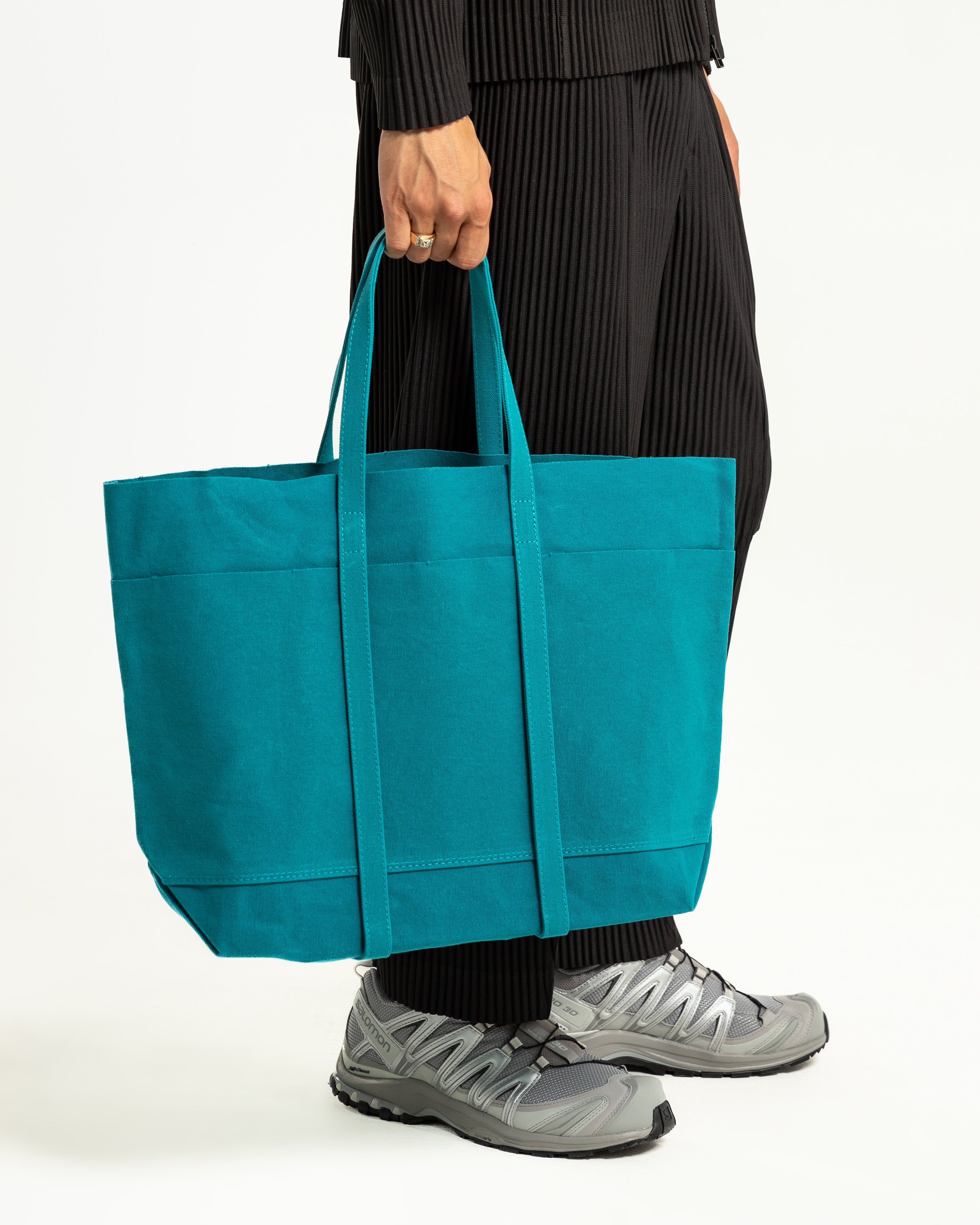 Light Ounce Canvas Tote (M) in Turquoise